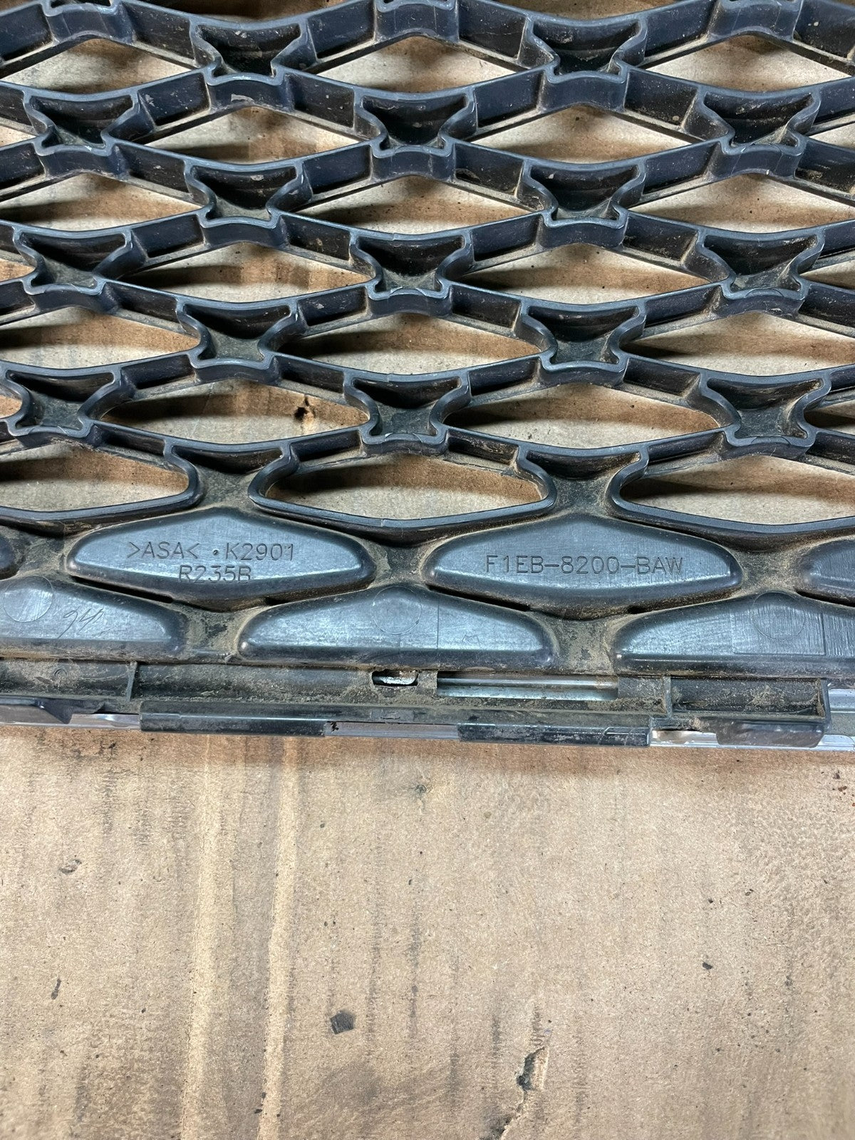 2015 to 2018 Ford Focus Front Upper Grille Grill  Oem z3334 DG4