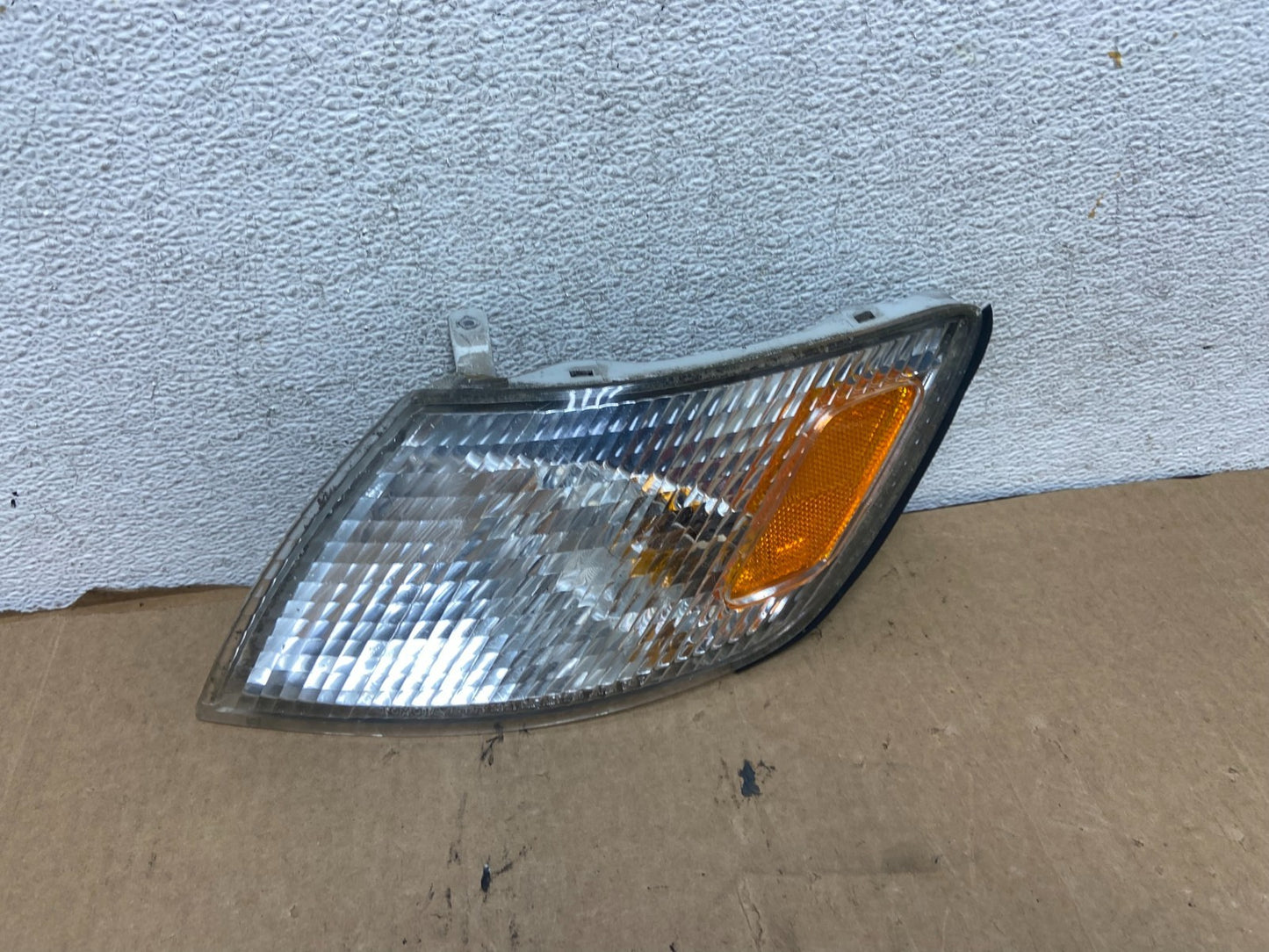 1997 to 1999 Lexus ES300 Left Driver LH Side Turn Signal AG2173 DW0