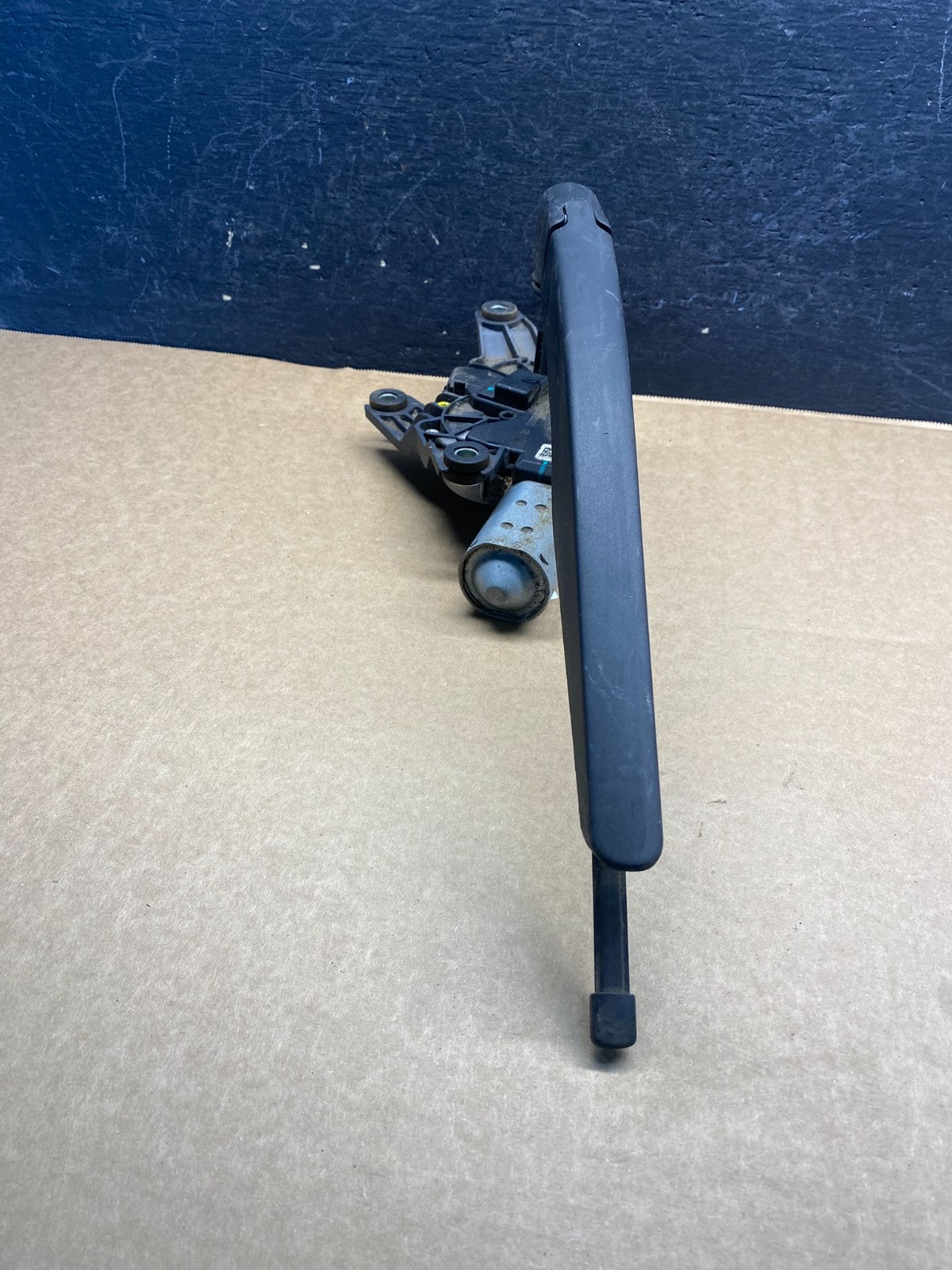 2020 to 2023 Ford Explorer Rear Windshield Wiper Motor AF4212 DW2
