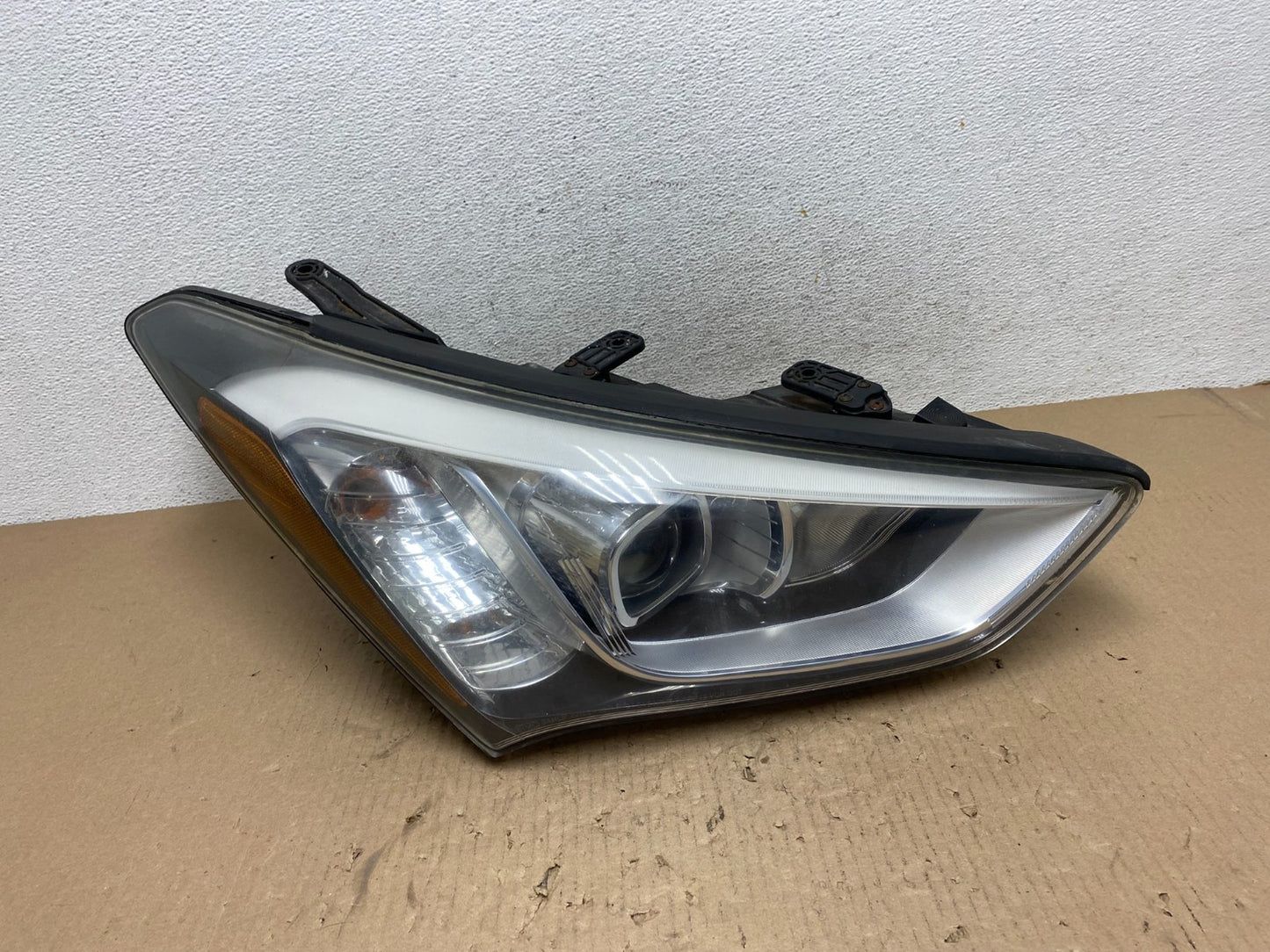 2013 to 2016 Hyundai Santa Fe Right Passenger RH Side Headlight AE8823 DW0