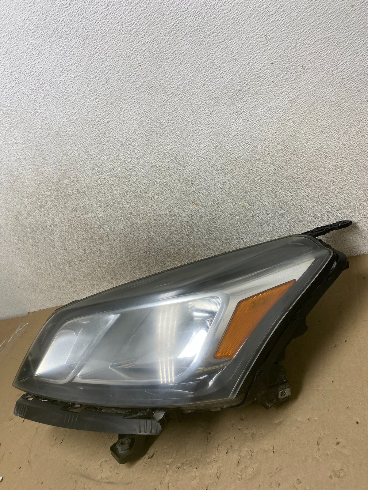 2013-2017 Chevrolet Traverse Left Driver LH Side Headlight Halogen AH6873 DW1