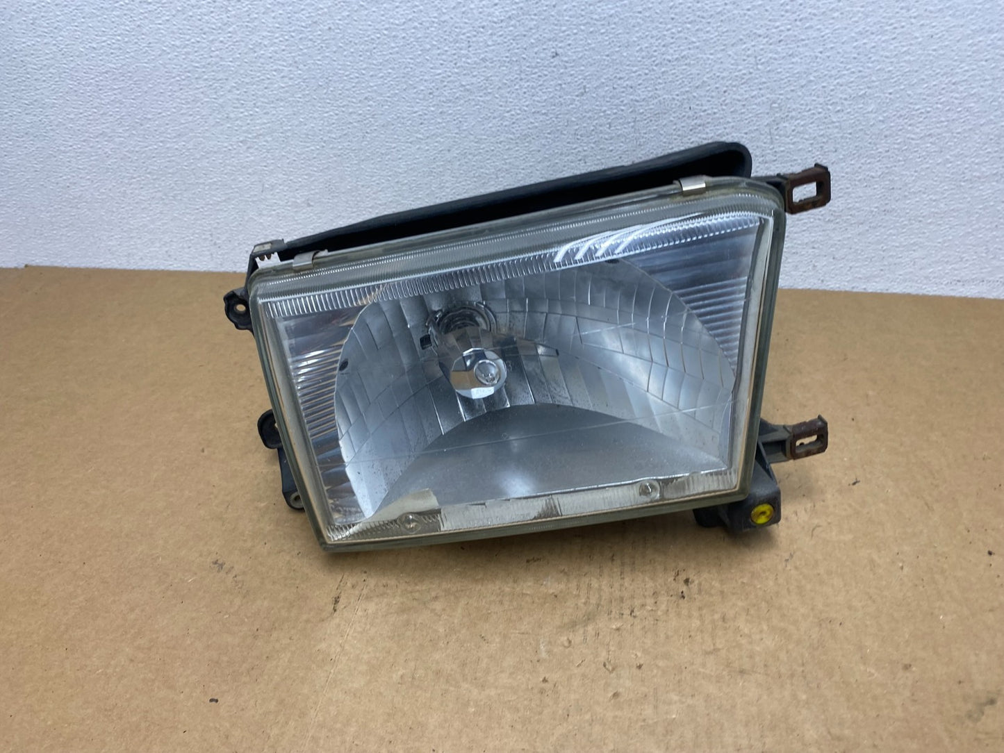 1996 to 2002 Toyota 4Runner Halogen Right Headlight Oem AC1786 DW0