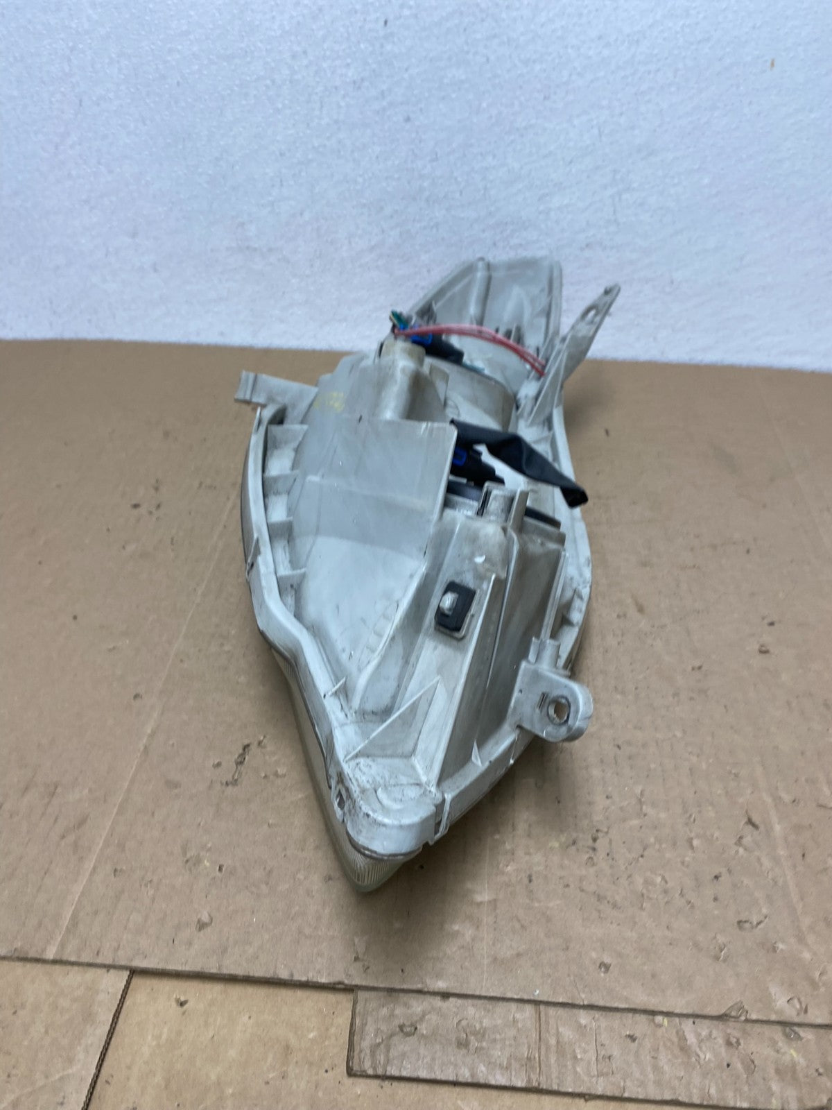 2003 to 2008 Toyota Matrix Left LH Side Halogen Headlight AC5770 DW7