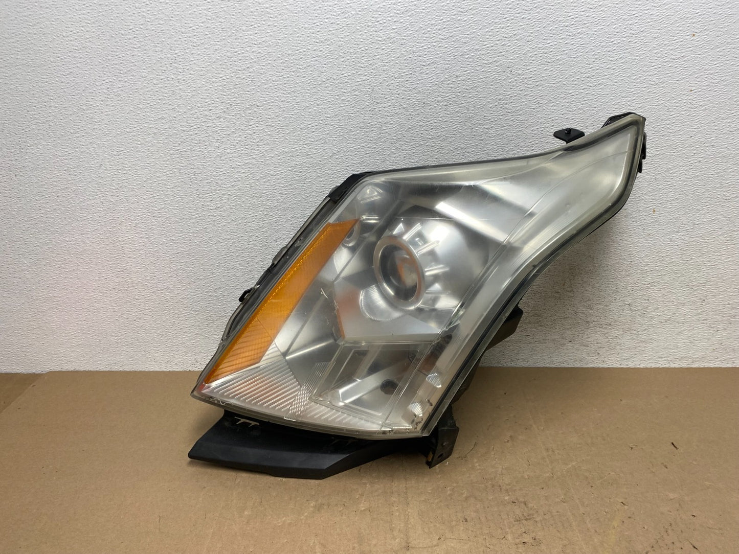 Halogen 2010 to 2016 Cadillac SRX Left Driver LH Side Headlight AE6782 DW0