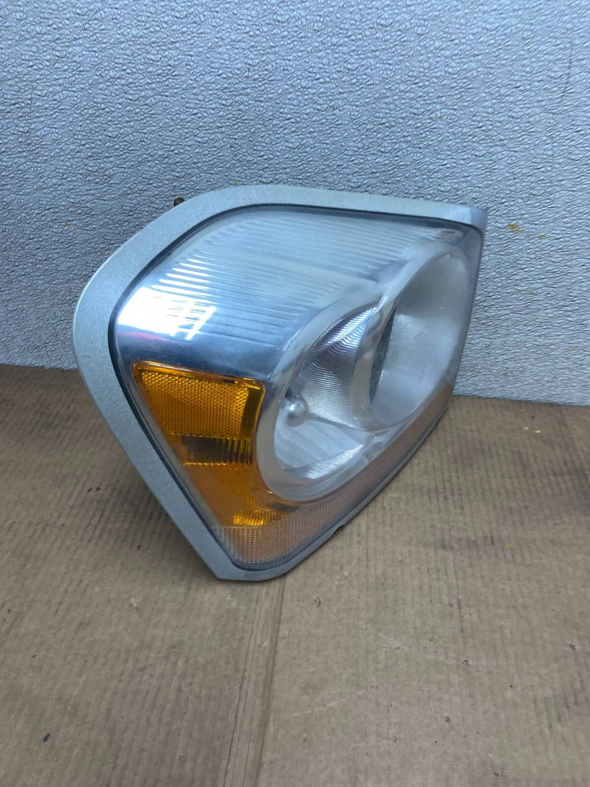 2004 2005 2006 Dodge Durango Right Passenger RH Headlight OEM AA5317 DW2