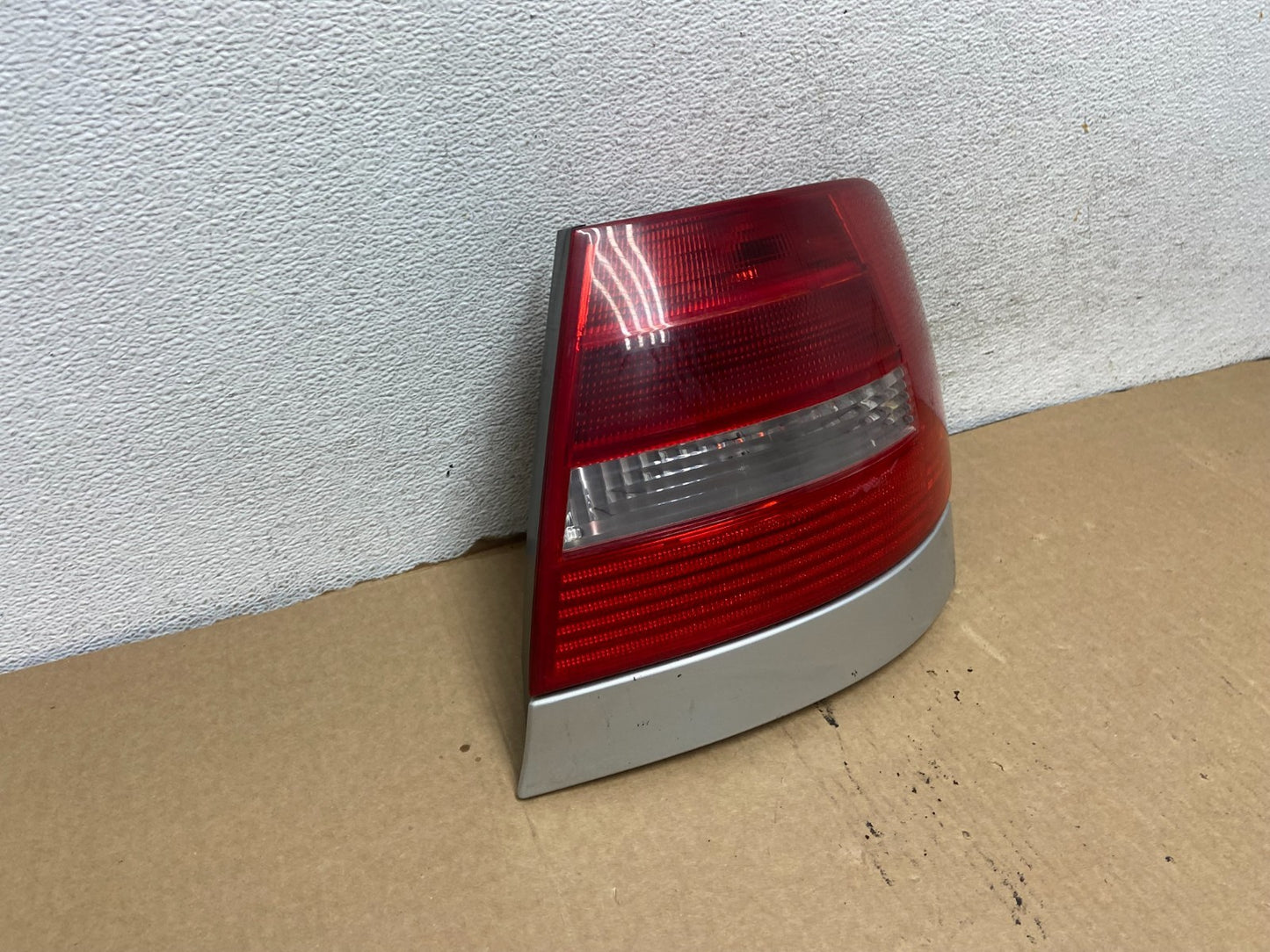 1999 to 2002 Audi A4 B5 Right Passenger Rh Side Tail Light AG2014 LK2