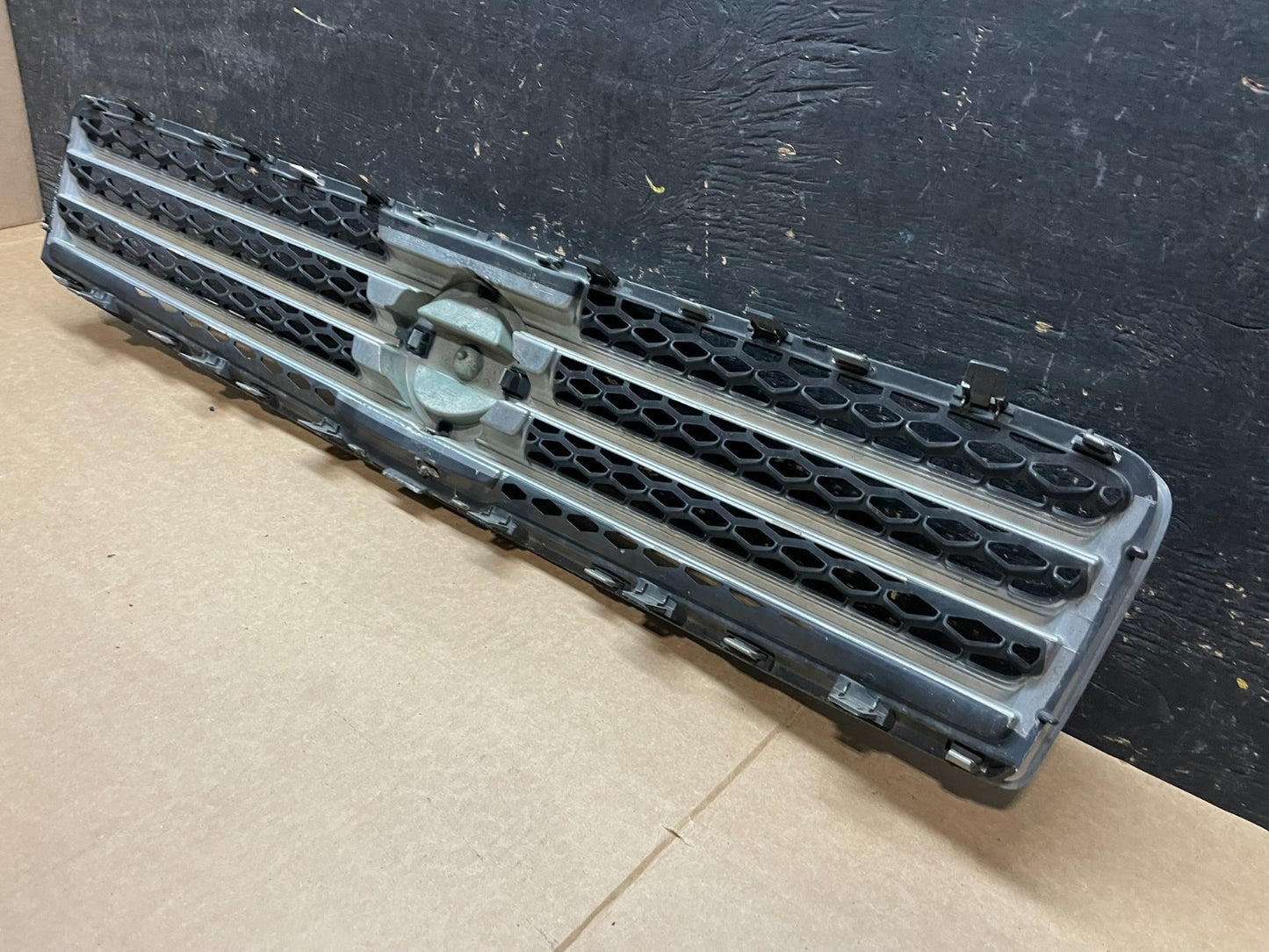 2009 to 2011 Nissan Maxima Front Upper Grill Grille 62070-9N00A Y9471 DG6