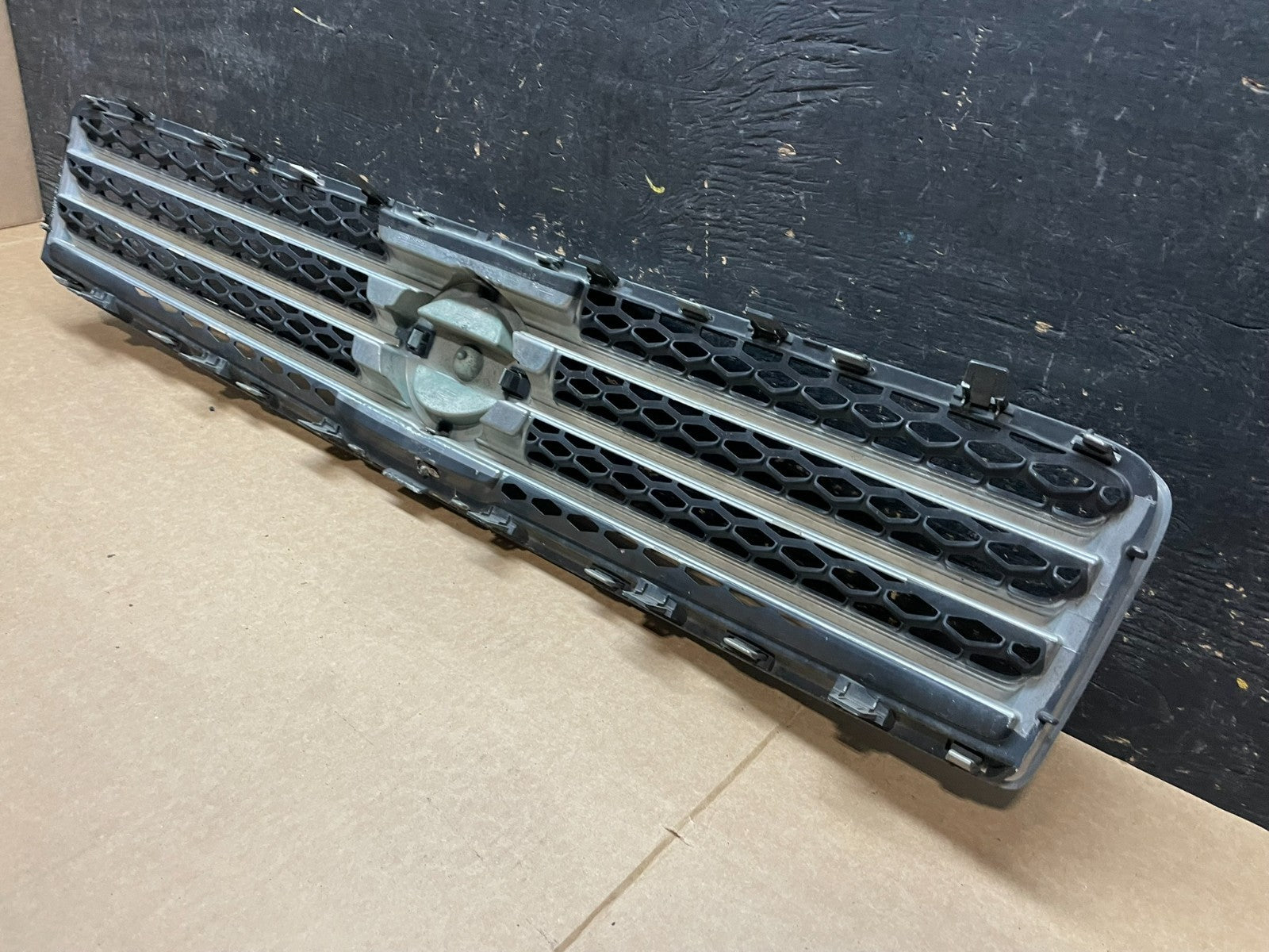 2009 to 2011 Nissan Maxima Front Upper Grill Grille 62070-9N00A Y9471 DG6