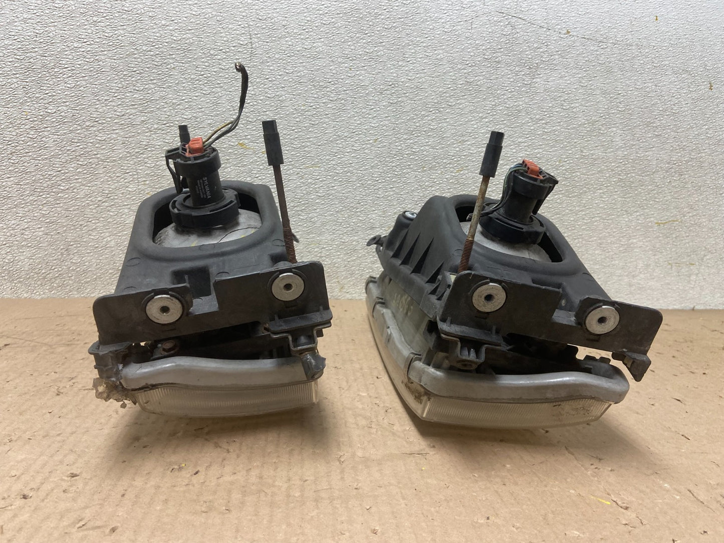 1997 - 1999 Nissan Maxima Left+Right Side Headlights Halogen OEM AA0566 DW9