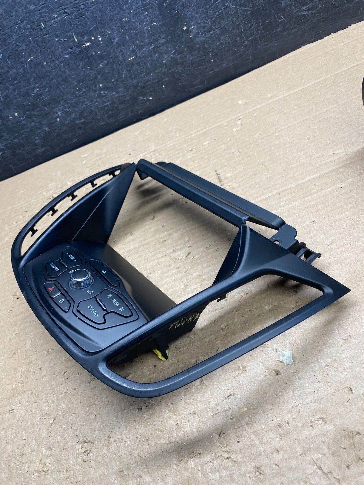 2013 2014 2015 2016 Ford Escape Dash Radio Control Panel Bezel ag8360 DG2