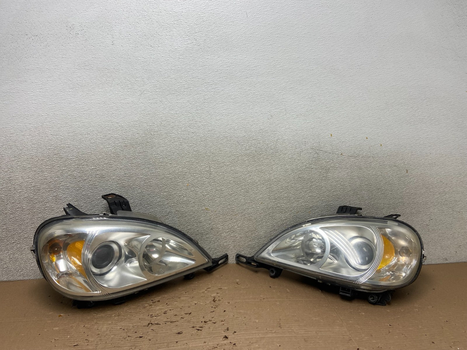 2002 - 2005 Mercedes ML ML350 ML500 Left+Right Side Halogen Headlights AB1572 DW0