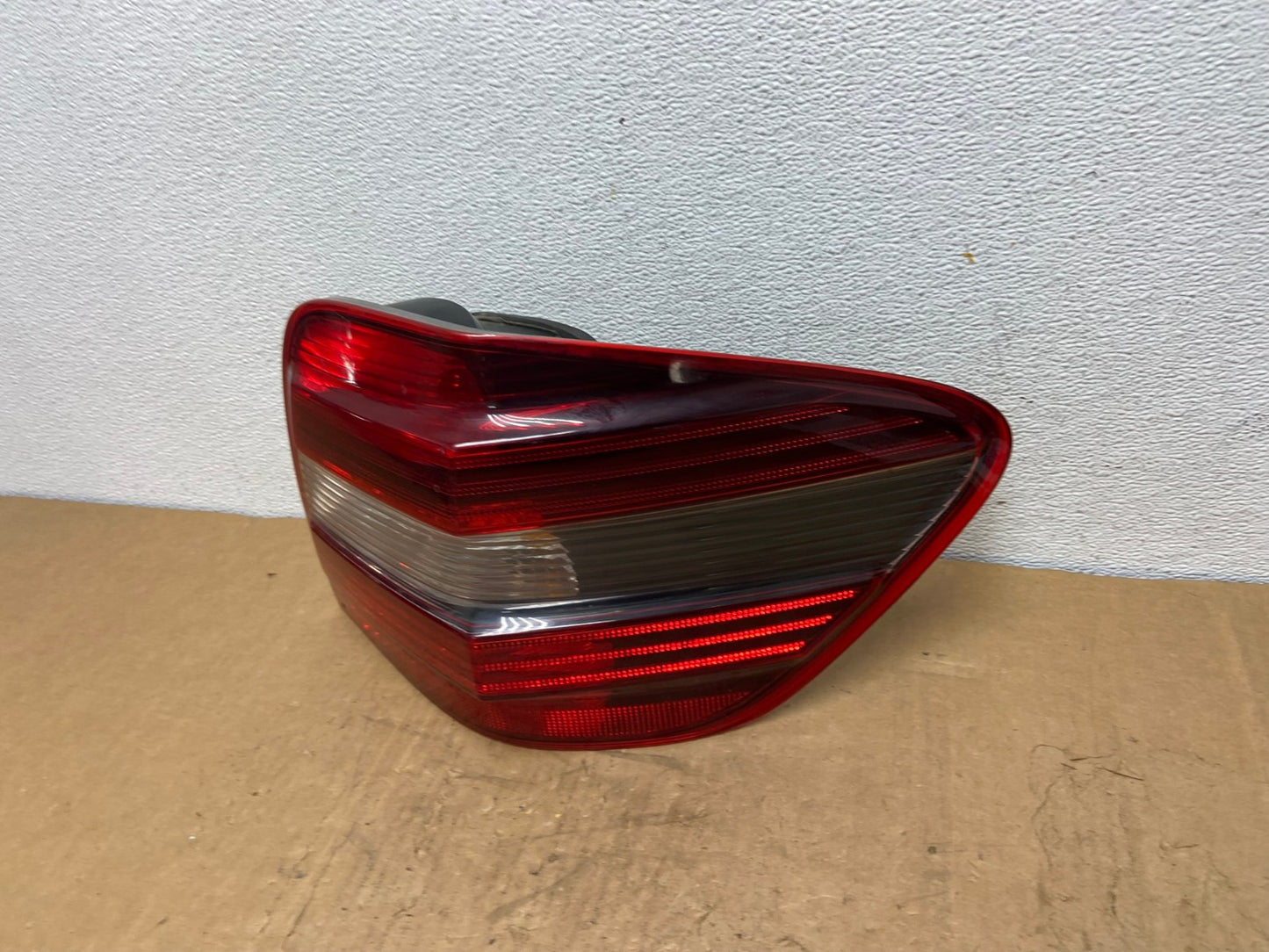 2009 to 2011 Mercedes ML350 ML-Class Right Passenger RH Tail Light AD1340 LK1