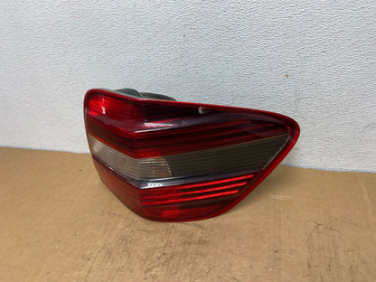 2009 to 2011 Mercedes ML350 ML-Class Right Passenger RH Tail Light AD1340 LK1