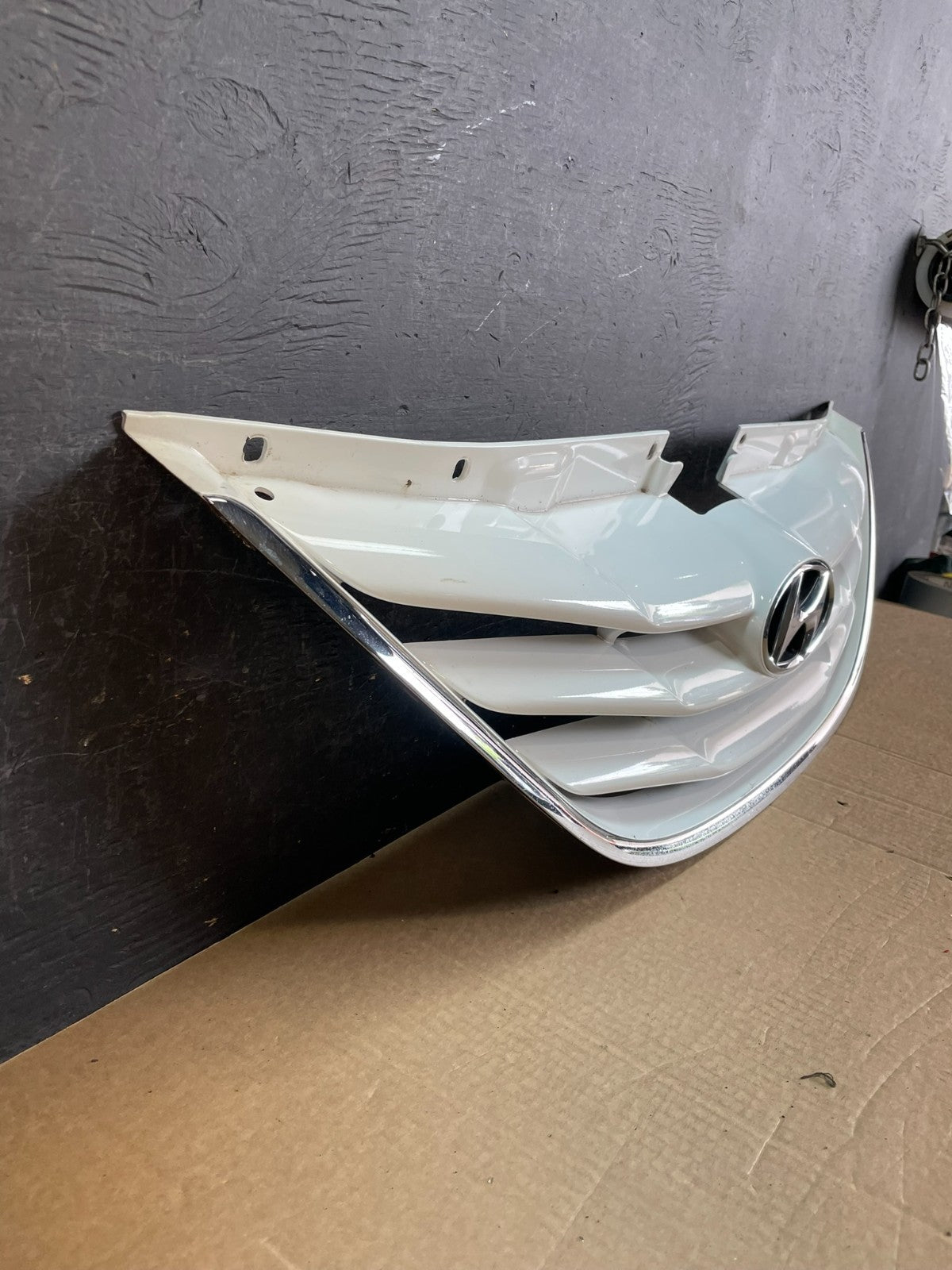 2011 to 2014 Hyundai Sonata Front Upper Grill Grille AF5241 DW2
