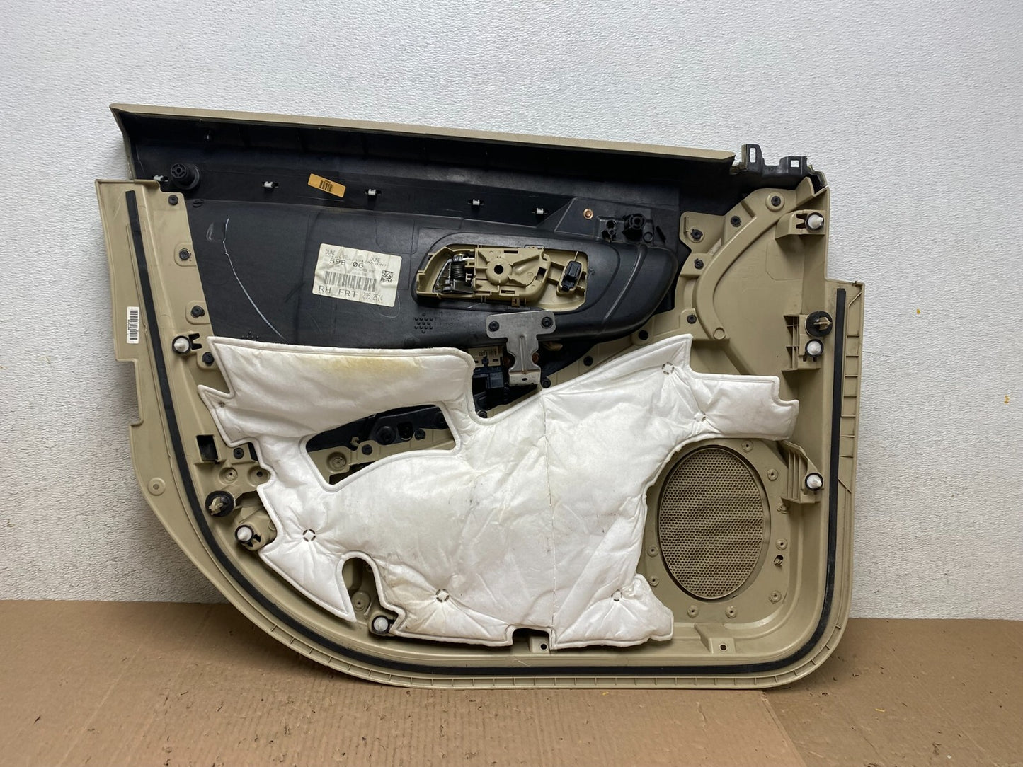 2013 to 2019 Ford Taurus Front Right Passenger Side Interior Door Panel J8121 DG7