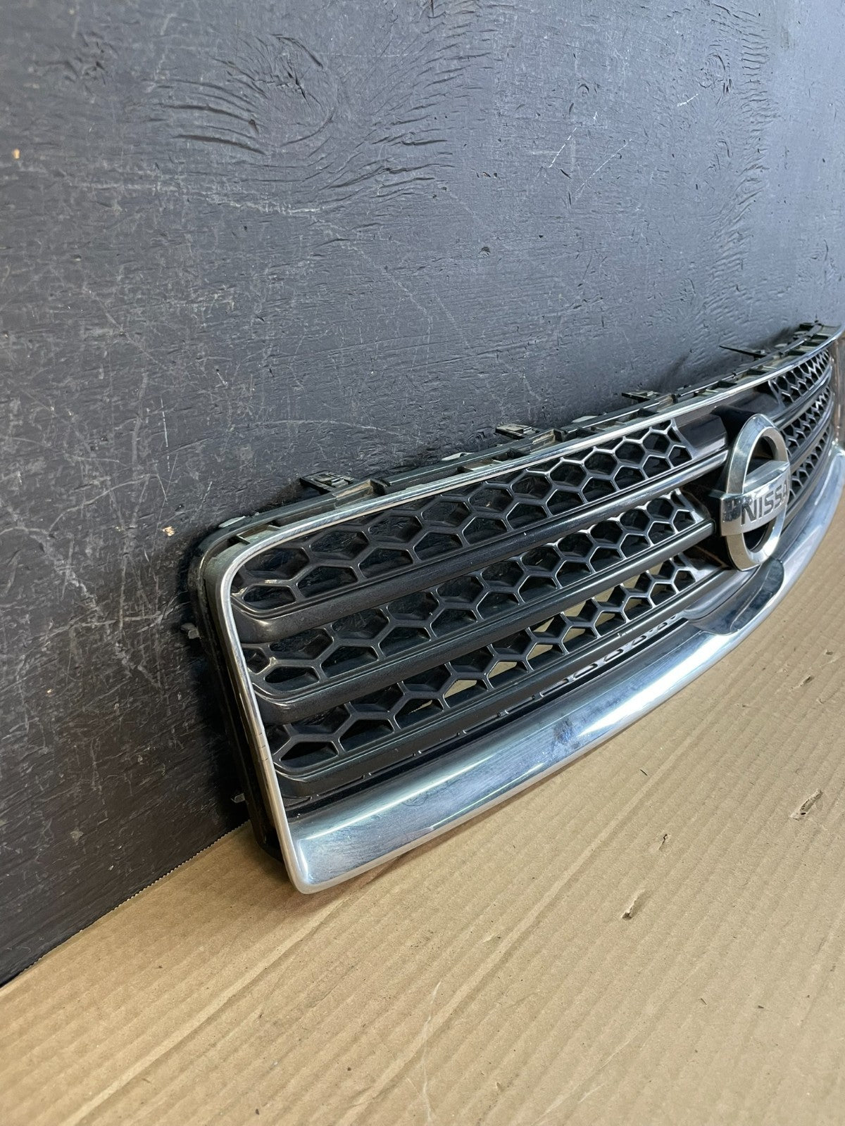 2009 to 2011 Nissan Maxima Front Upper Grill Grille 62070-9N00A AE9950 DG2