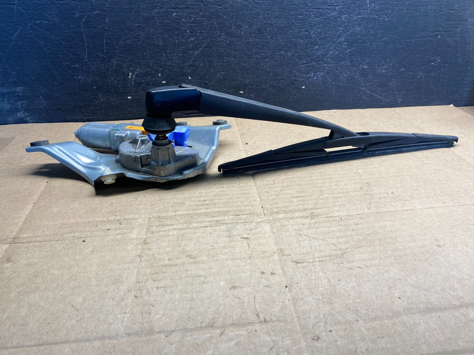 2010 to 2014 Subaru Legacy Outback Rear Wiper Motor AE82613