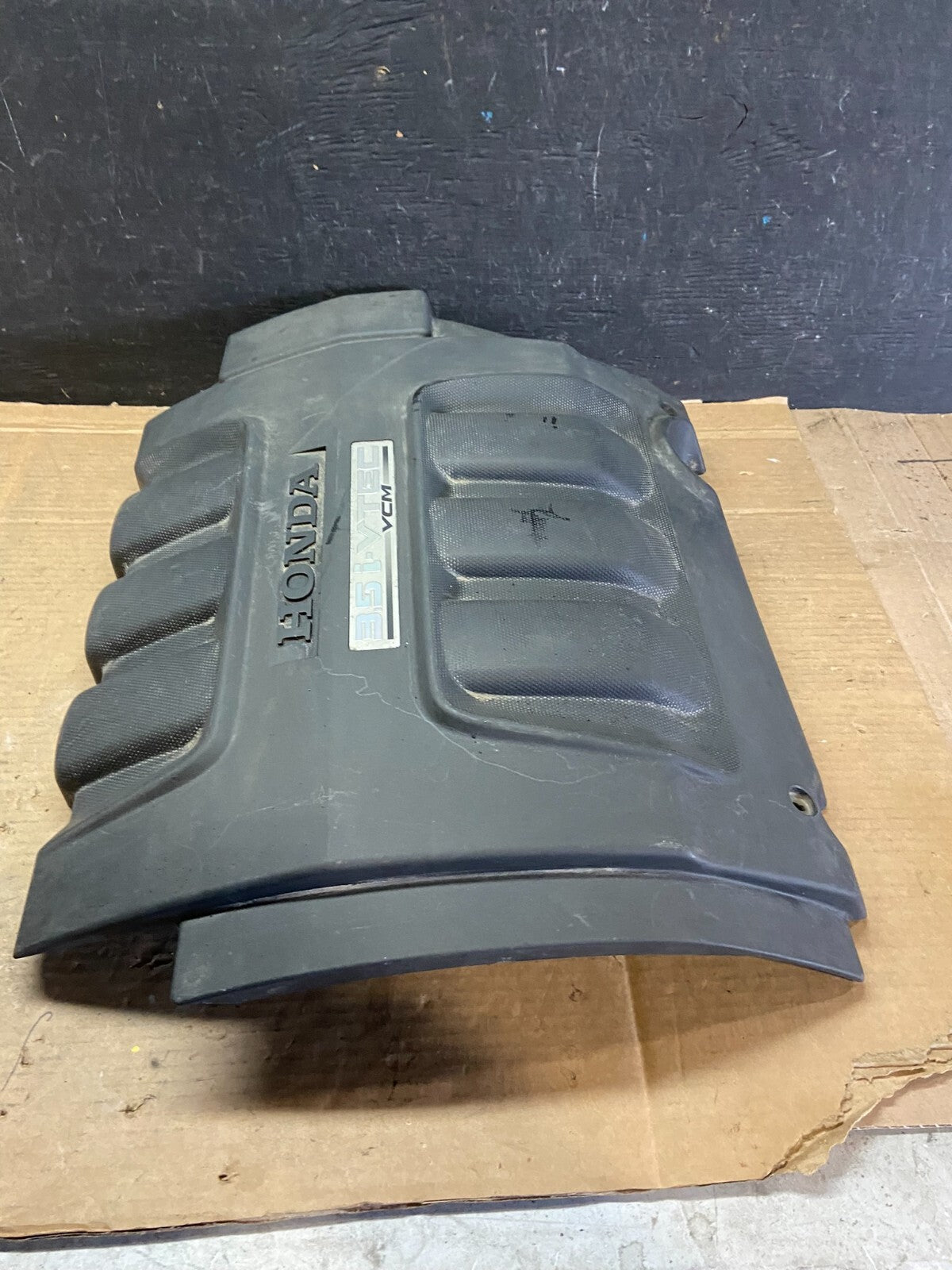 2005 to 2007 Honda Odyssey Black Engine Cover OEM i3011 DG13