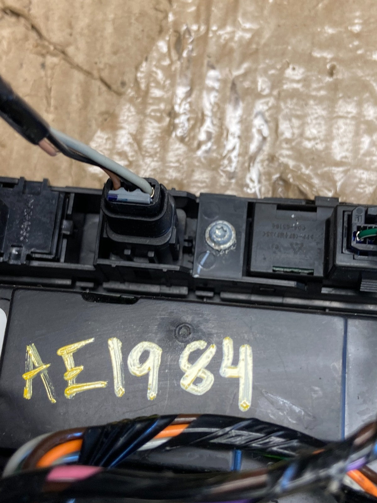 2007 - 2012 GMC Acadia A/C Heater Climate Control Radio Panel Bezel OE AE1984 DG7