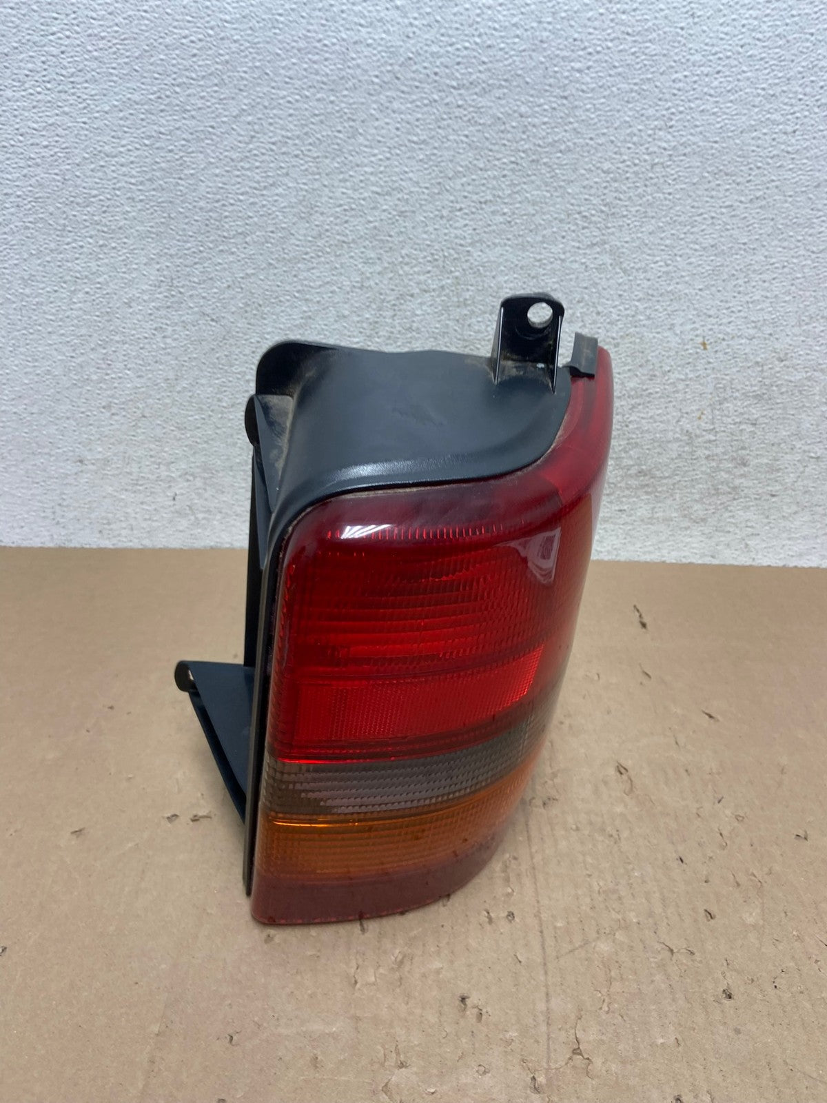 1993-1998 Jeep Grand Cherokee ZJ Right Passenger Side Rh Tail Light AG6765 LK2