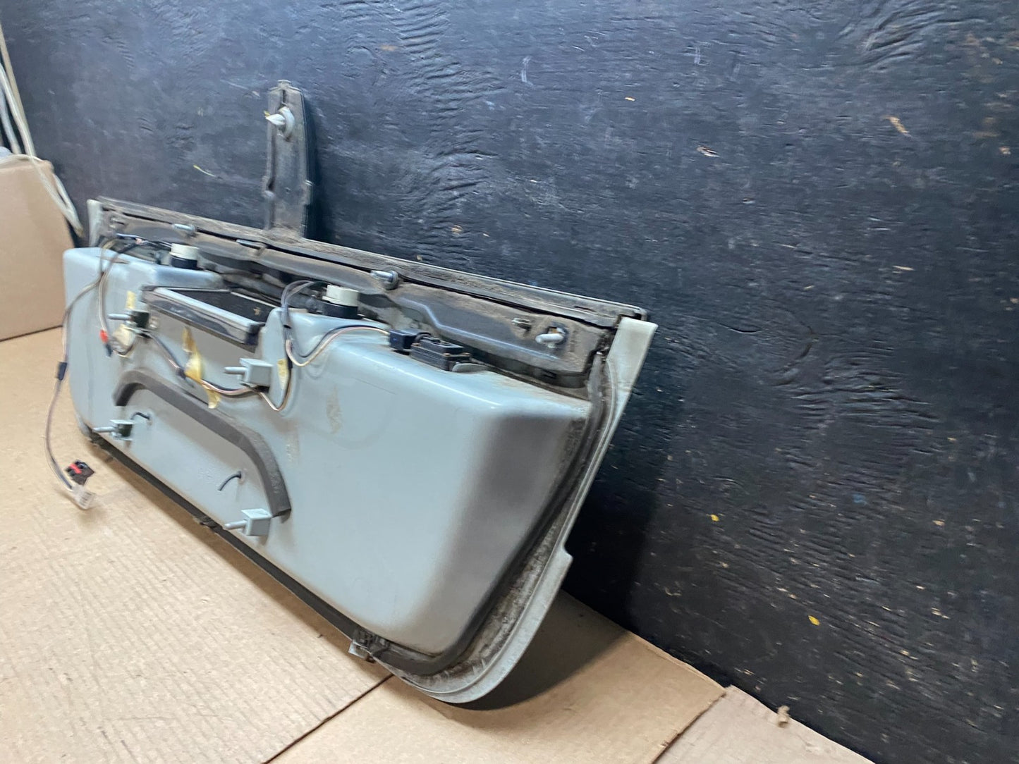 2007 to 2014 Lincoln Navigator Trunk Liftgate License Plate OEM v7000 DG7