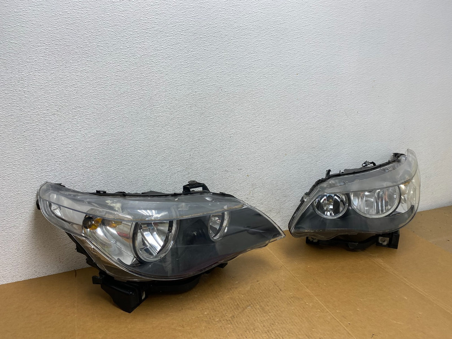 2004 to 2007 BMW 525i 5 Series Left+Right Set Halogen Headlights AD9165 DG2