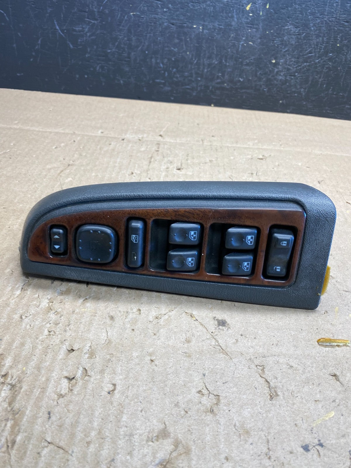 2003 to 2006 Suburban Tahoe Yukon Front Left Driver Window Switch AC6556 DG0
