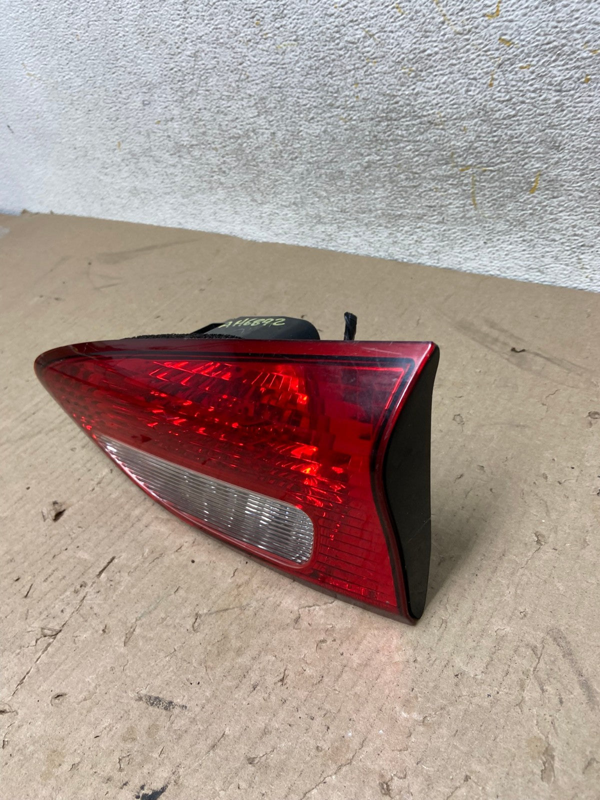 2006 2007 Subaru Tribeca B9 Right Passenger Side Tail Light Inner AH6892 LK2