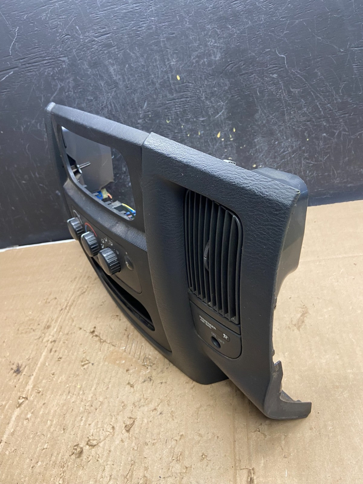 2002 to 2005 Dodge Ram Radio Climate Control Dash Air Vent Bezel Trim AE2073 DG2