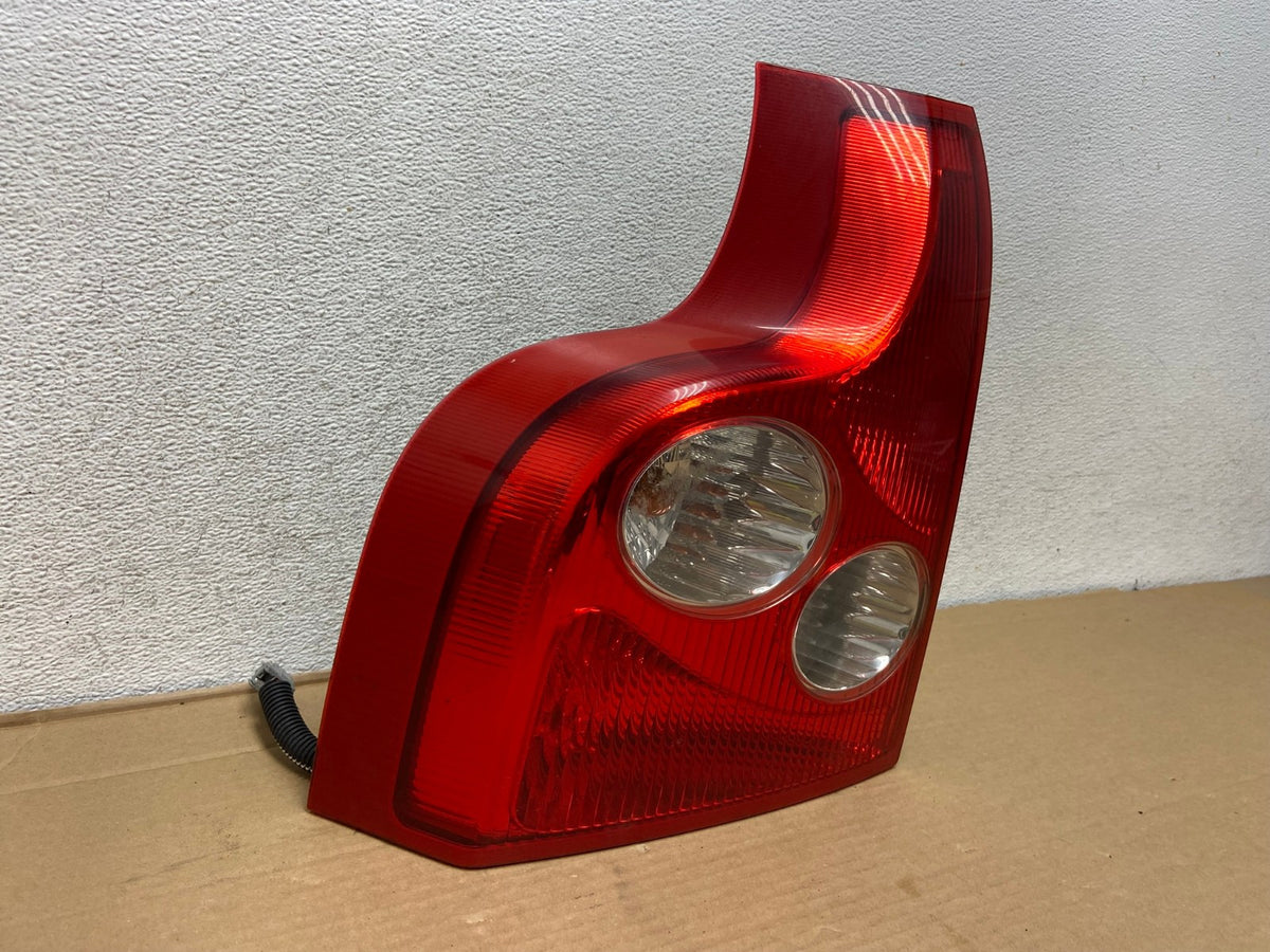 2003 2004 2005 2006 Volvo XC90 Left Driver LH Lower Tail Light AG9161 LK1
