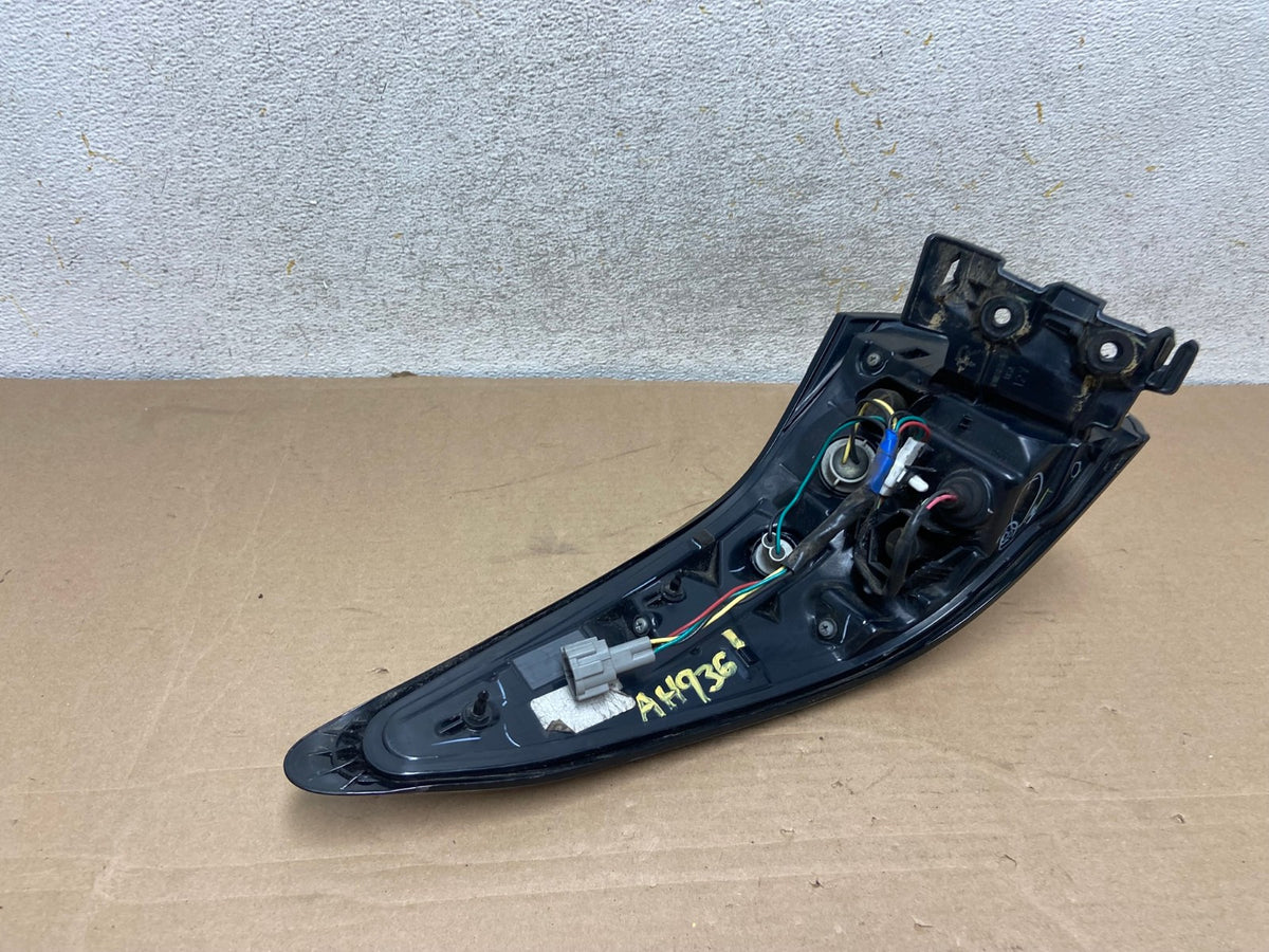 2015 to 2018 Nissan Murano Right Passenger RH Side Tail Light AH9361 LK4