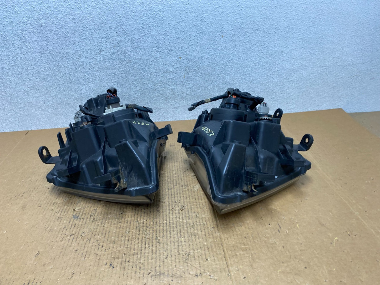 2005 2006 2007 Nissan Pathfinder Halogen Headlights Left+Right AE2753 DW10