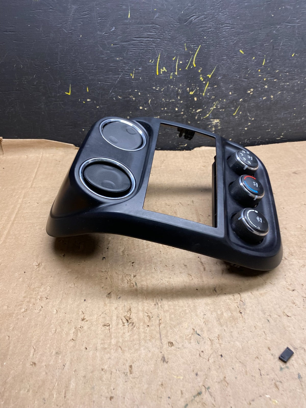 2011 to 2017 Jeep Compass Dash Climate Temperature Control Radio Bezel z1820 DG1