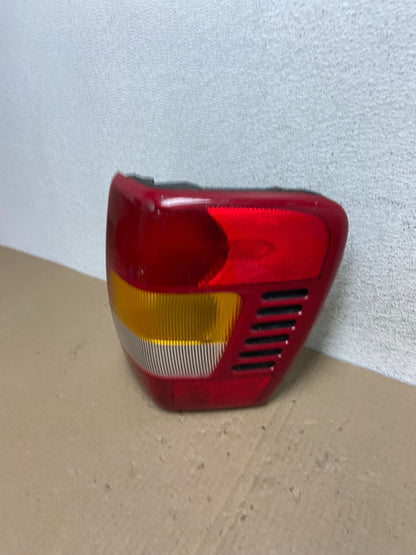 1999-2004 Jeep Grand Cherokee WJ Right Passenger Rh Tail Light AE9609 LK1