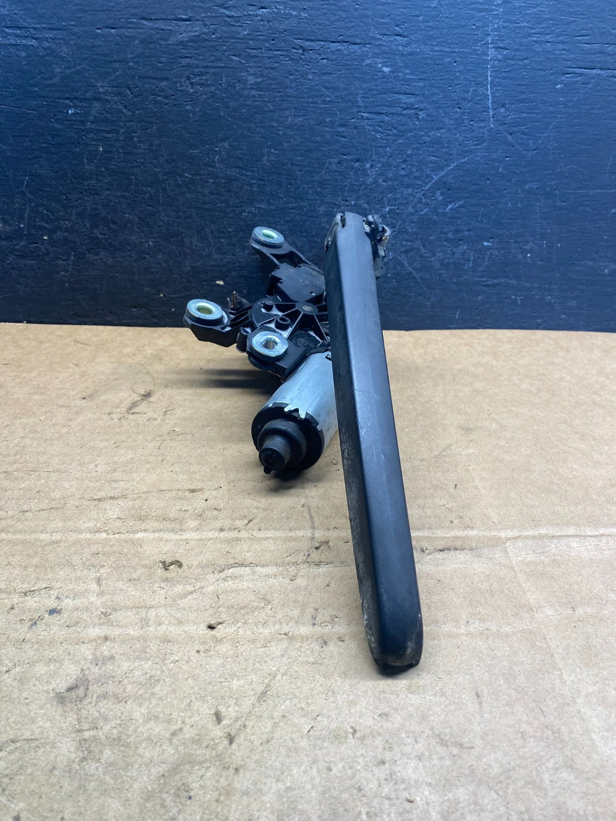 2009 to 2017 Audi Q5 Rear Windshield Washer Wiper Motor AD7430 DG2