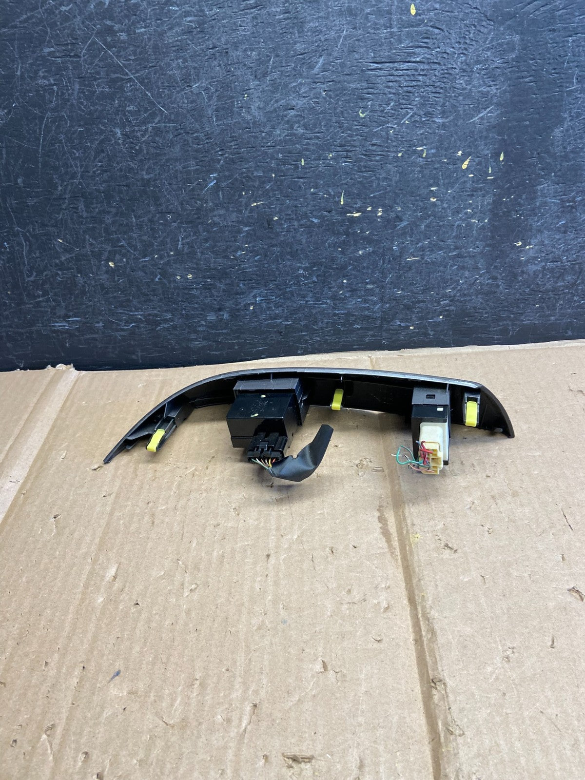2004 to 2010 Toyota Sienna Left Side Climate Switches Bezel Trim AH5684 DG1