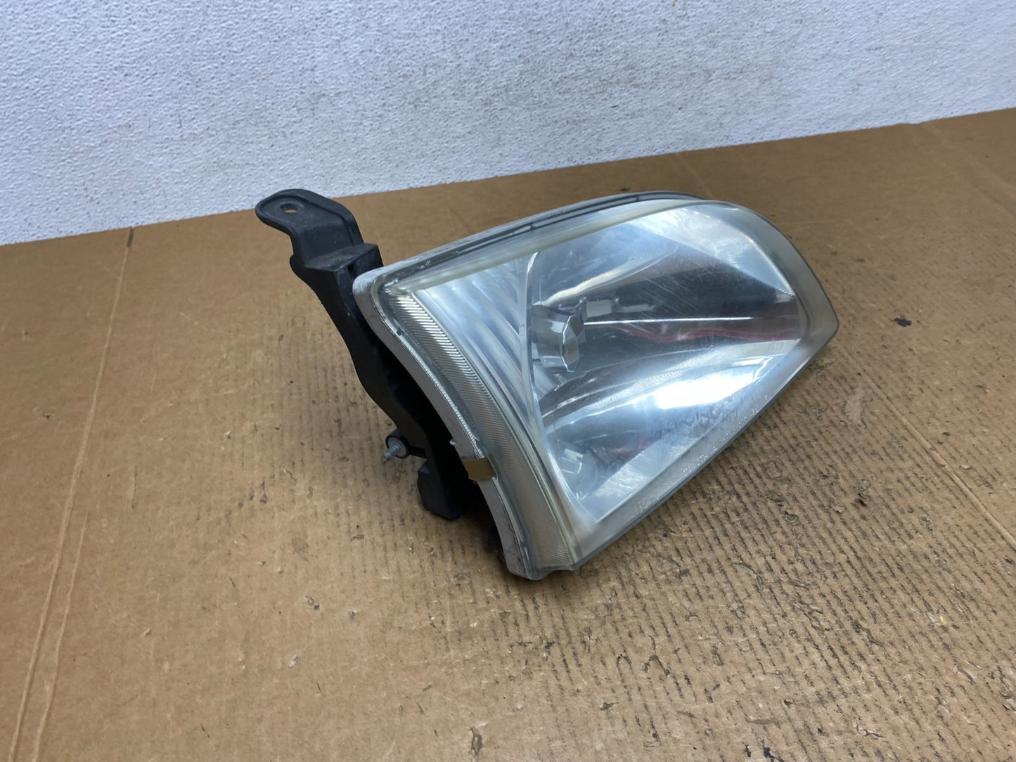 2001 2002 2003 Toyota Sienna Right Passenger Rh Side Headlight Halogen AE2757 DW2