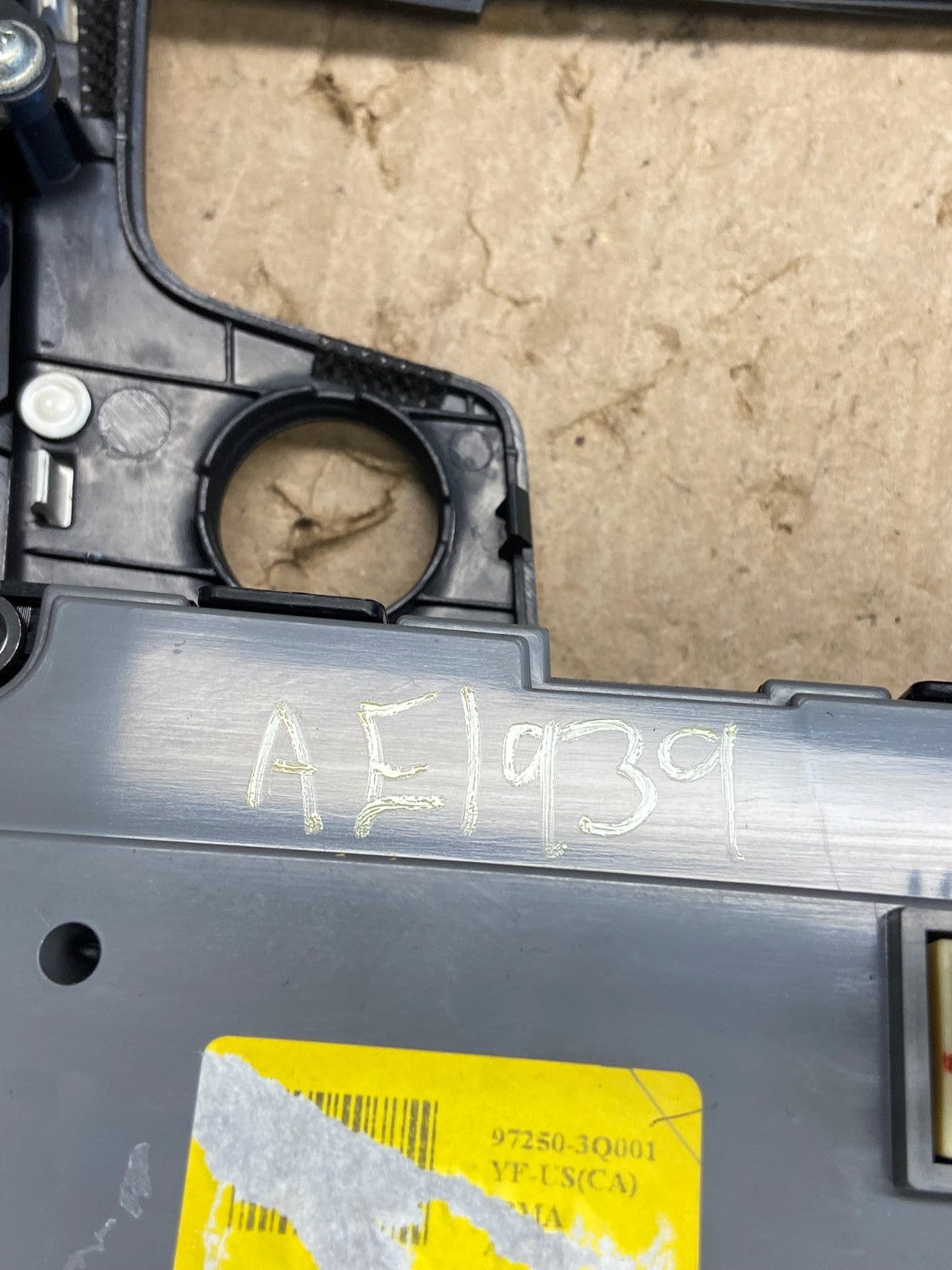 2011 - 2014 Hyundai Sonata Center Radio Climate Control Air Vent Bezel AE1939 DG7