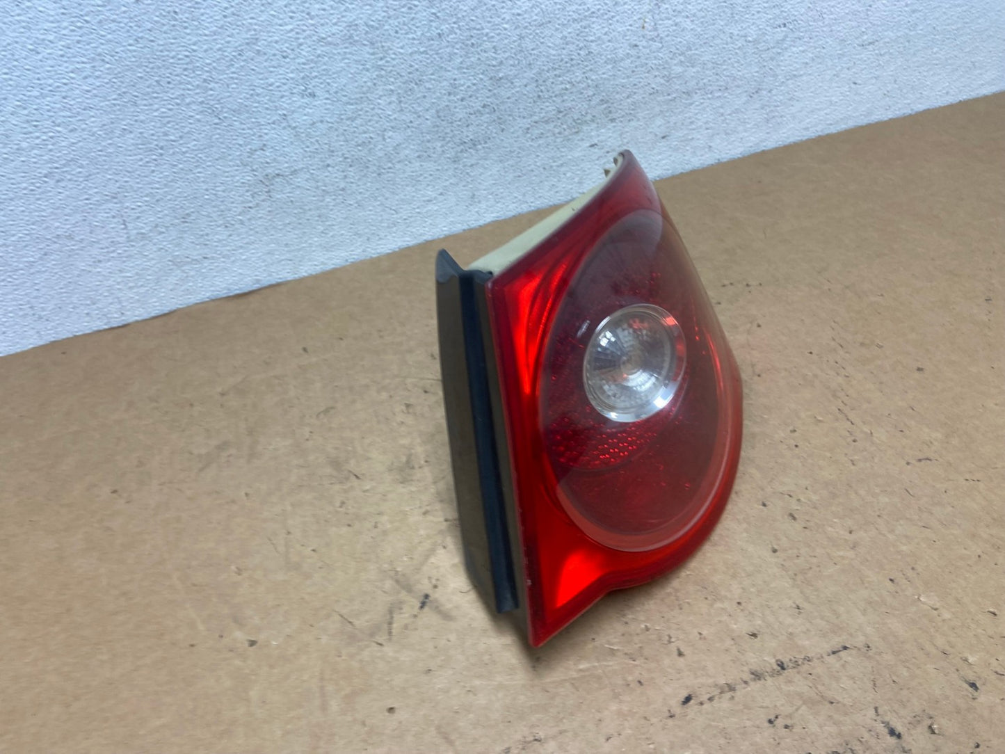 2005 2006 2007 Volkswagen Jetta Right Passenger Rh Side Tail Light AD4801 LK2