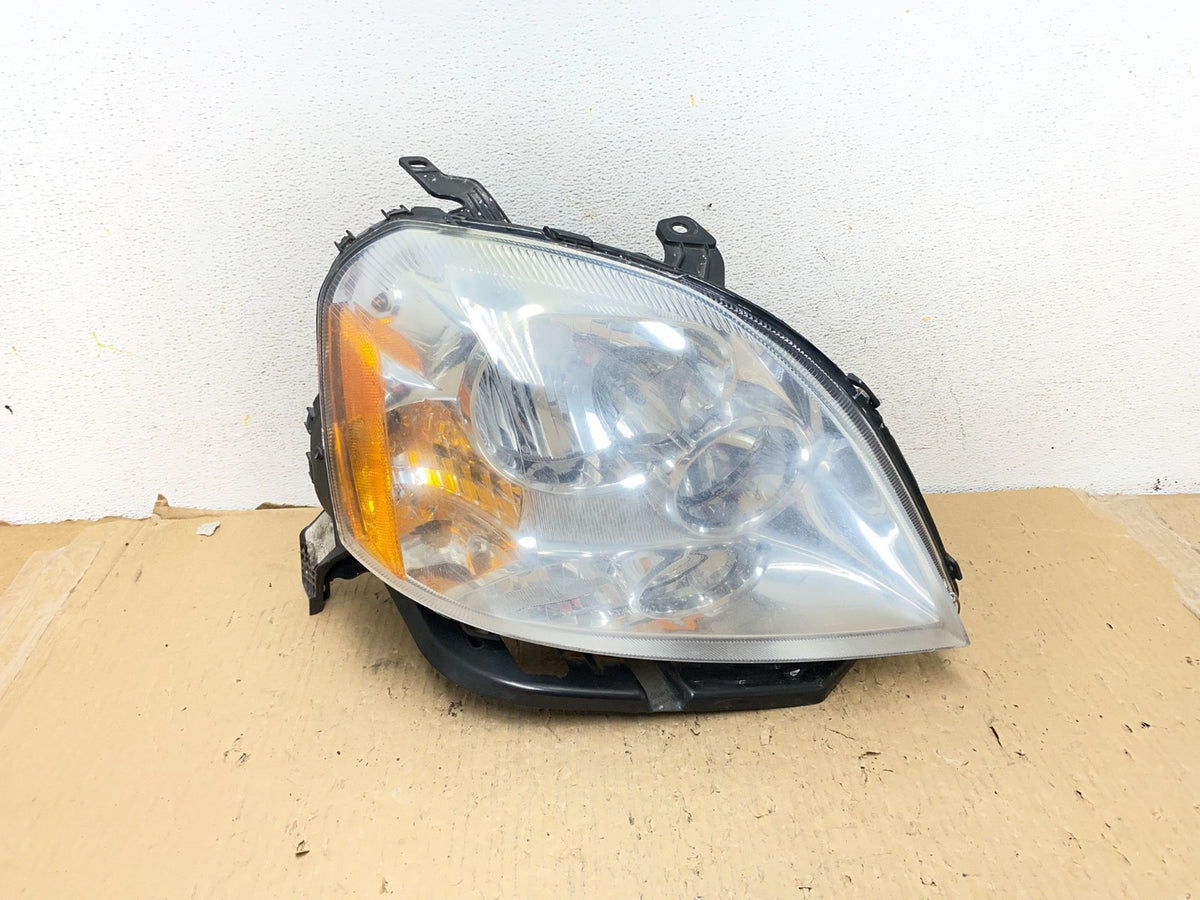 2005 to 2007 Ford Five Hundred Halogen Right Passenger Side Headlight AH2943 DW0