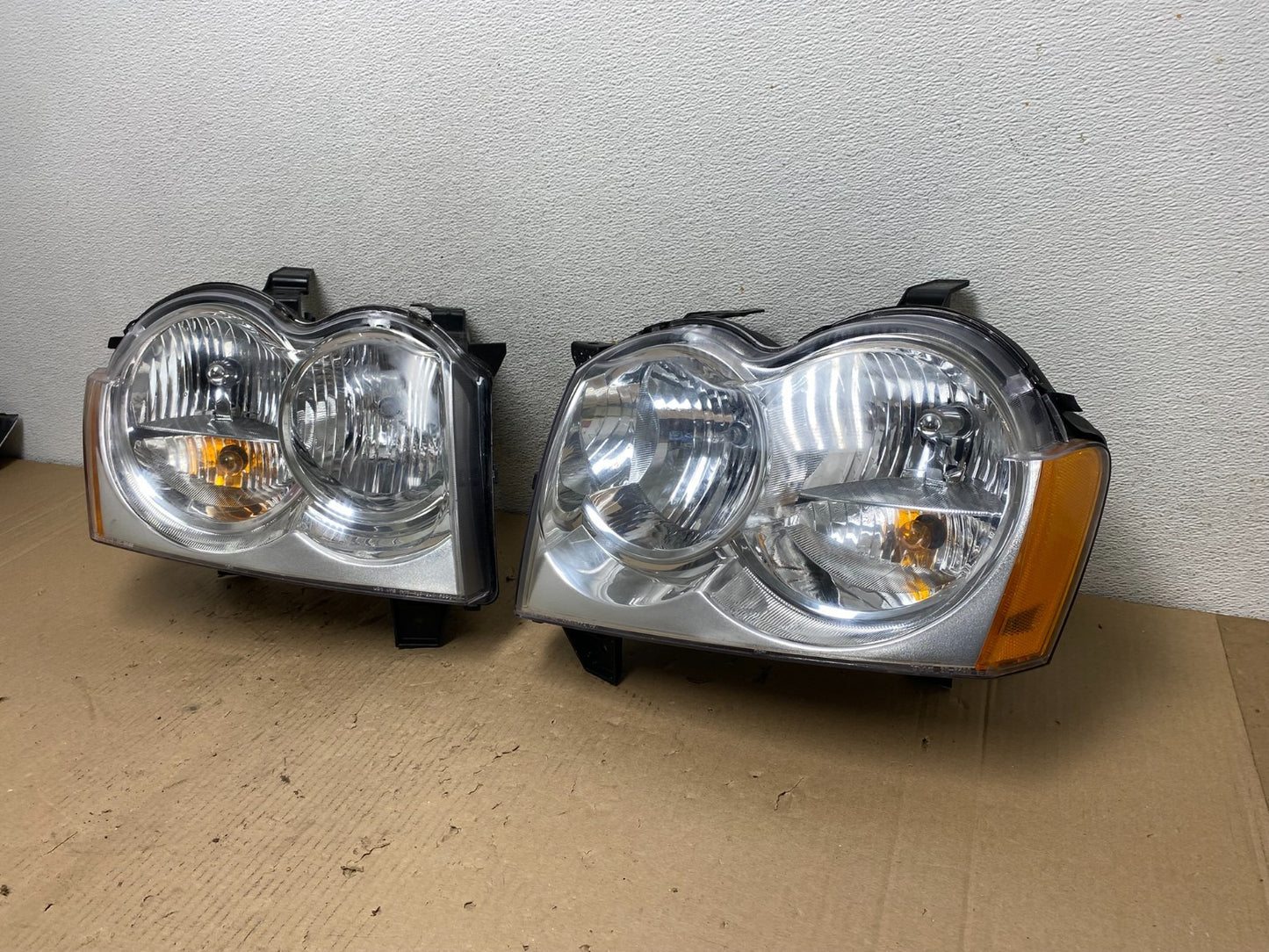2005-2007 Jeep Grand Cherokee Left+Right Halogen Headlights TYC AF3194 DW1