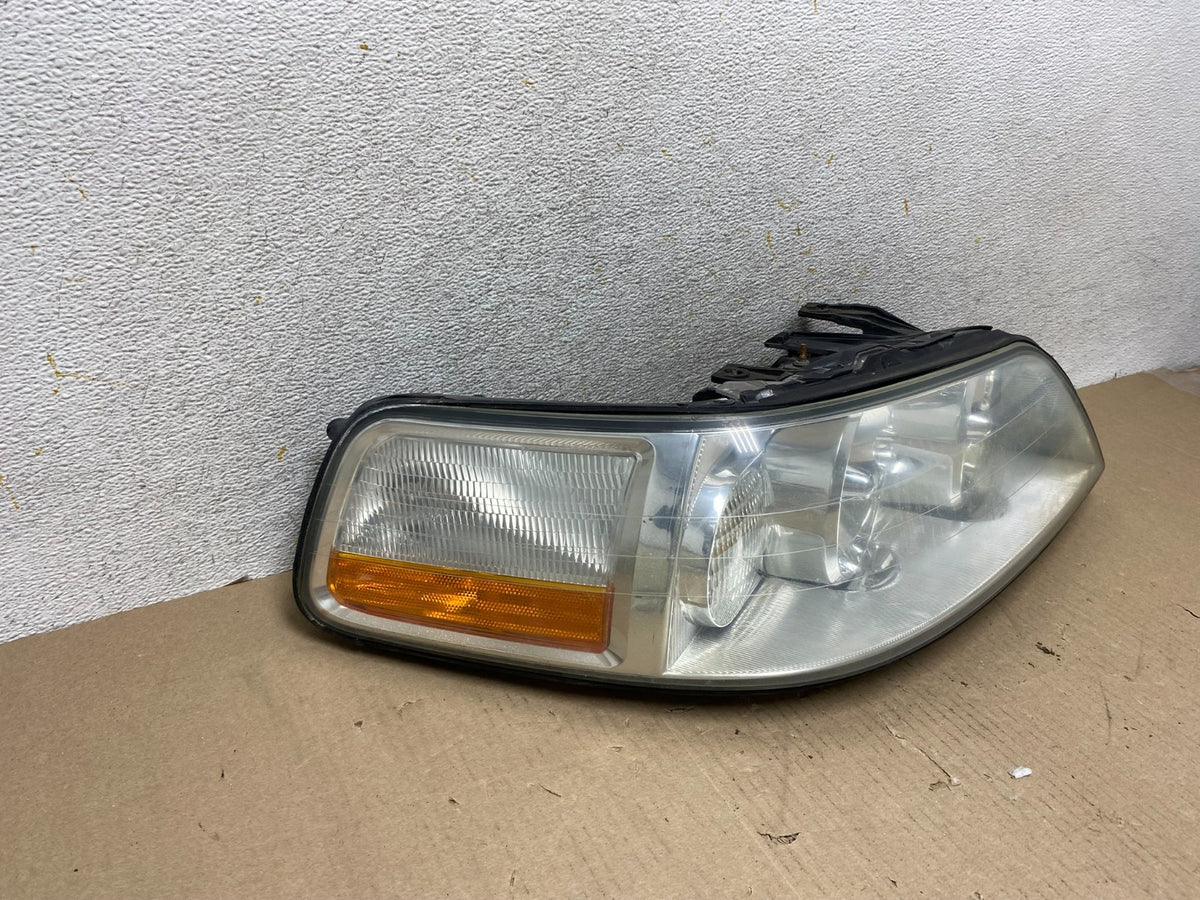 2005 to 2011 Lincoln Town Car Right Passenger Rh Side Headlight AH6737 DW1