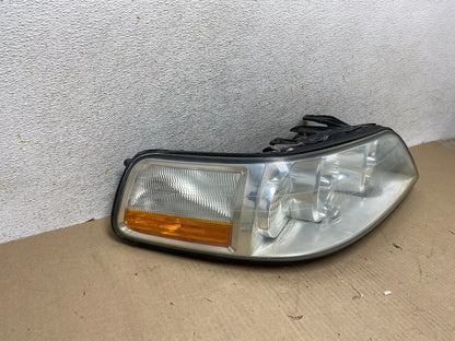 2005 to 2011 Lincoln Town Car Right Passenger Rh Side Headlight AH6737 DW1