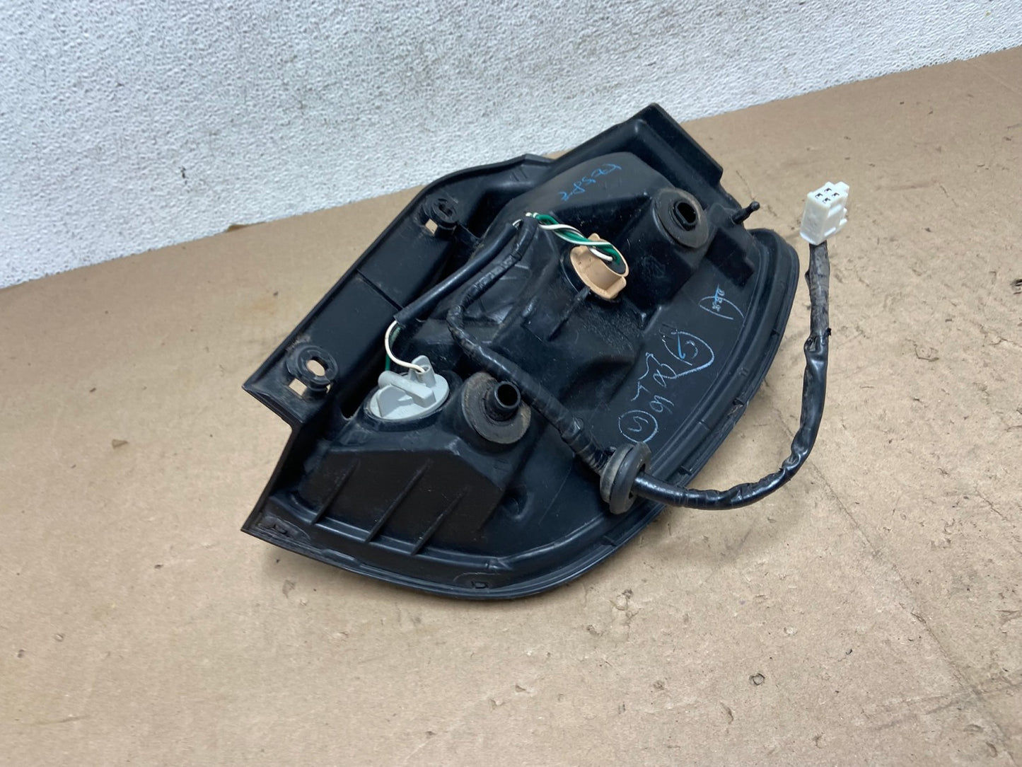 2001 2002 2003 Lexus Rx300 Left Driver Lh Side Tail Light AG5477 LK4