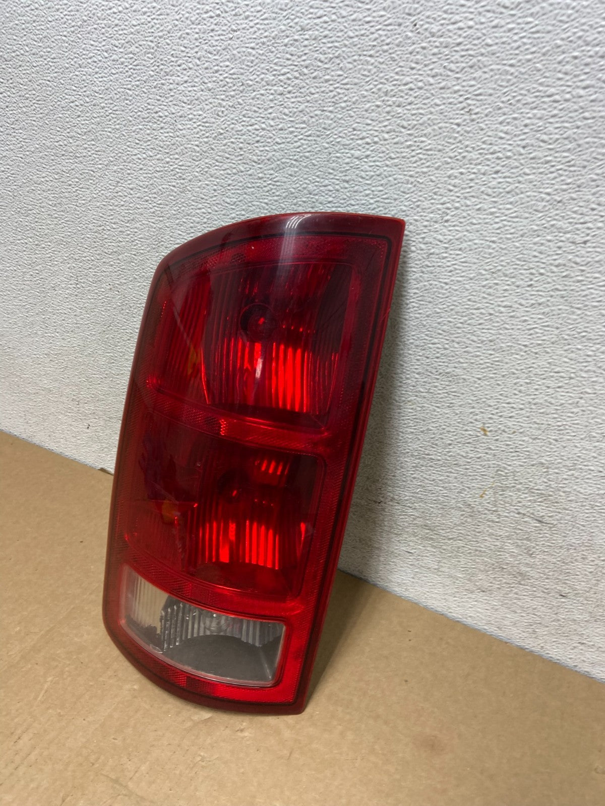 2002 to 2006 Dodge Ram 1500 Left Driver side Tail Light AF9550 DW1
