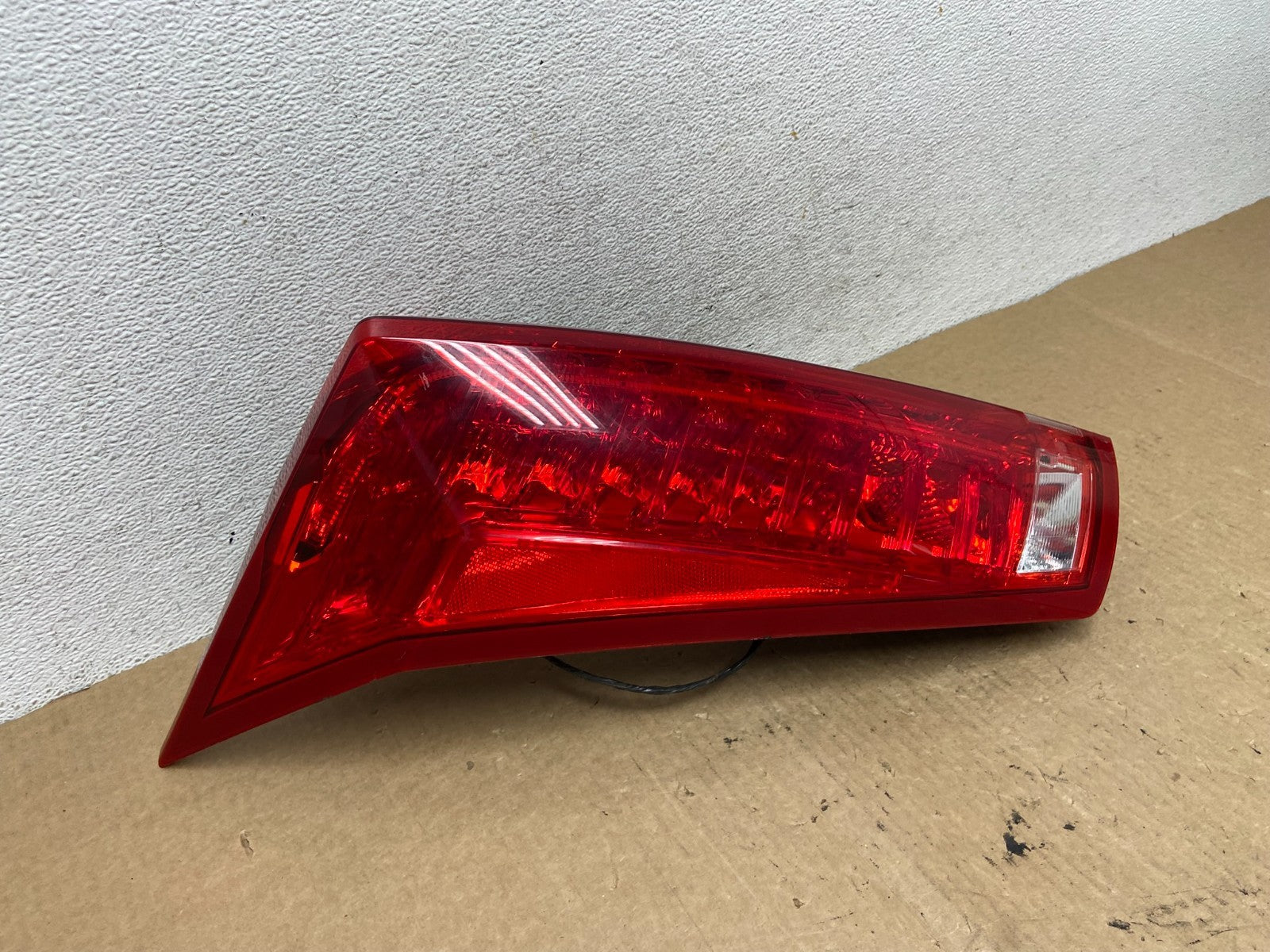 2010 to 2016 Cadillac Srx Left Driver Lh Side Tail Light AF9744 DW2