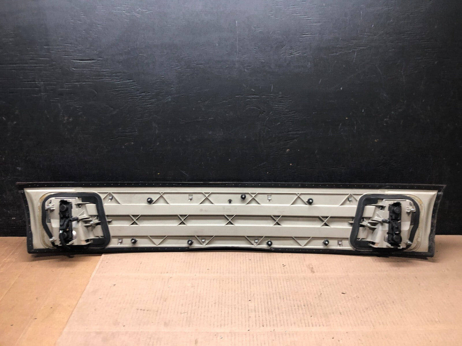 2000 to 2001 Cadillac Catera Trunk Panel Lid Backup License Plate G6180 PS5
