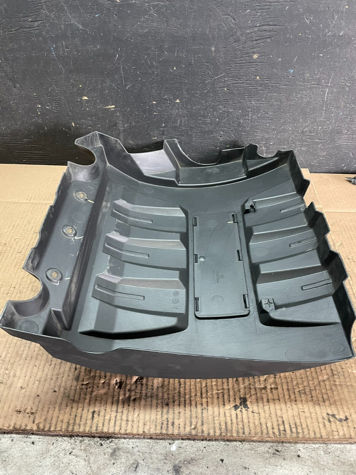 2006 to 2008 Honda Pilot Engine Cover Trim Bezel 17121-PVJ-A01 OEM J4224 DG7