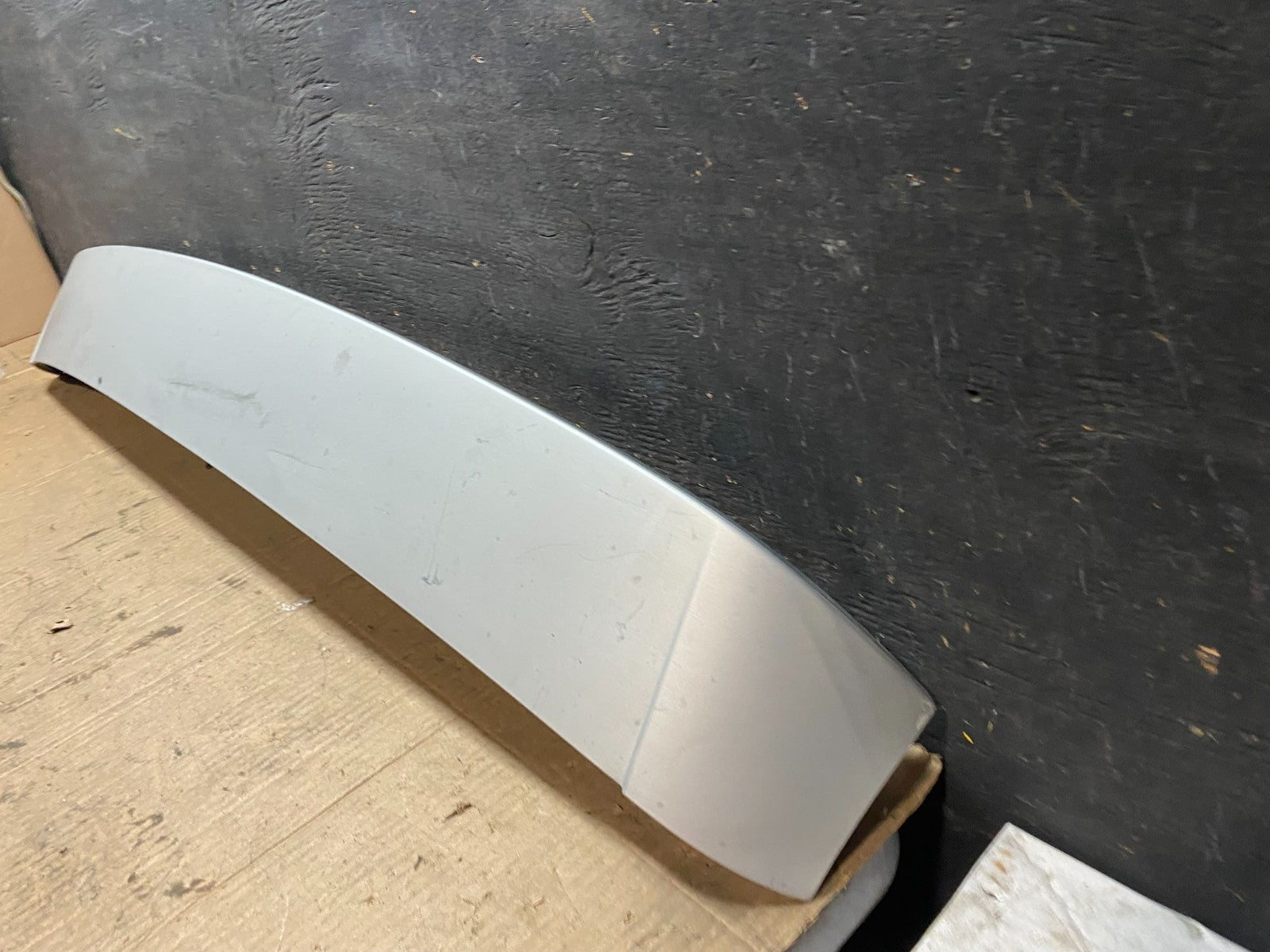 2007 to 2009 AUDI Q7 Rear Tailgate Spoiler W/ 3RD Third Brake Light OEM t4150 DG1