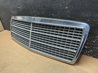 1994-1997 Mercedes C-Class C230 C320 C350 Front Upper Grill Grille OEM AA9119 DG2